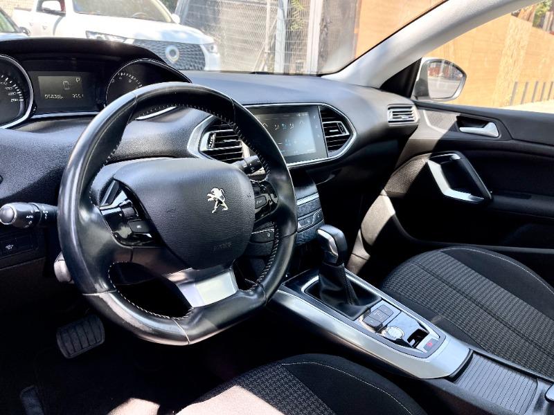 Interior del Peugeot 308: equipamiento y características