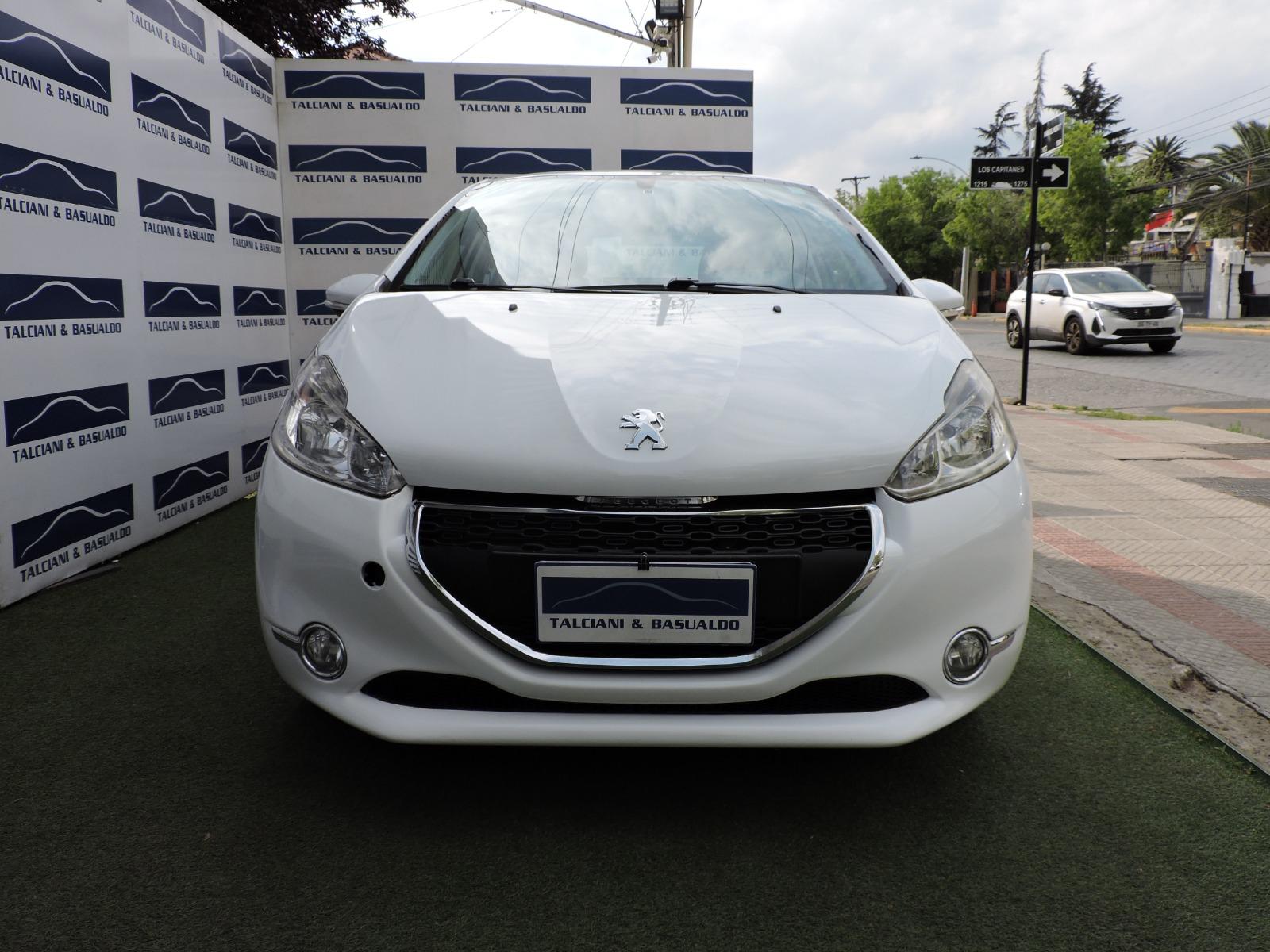 PEUGEOT 208