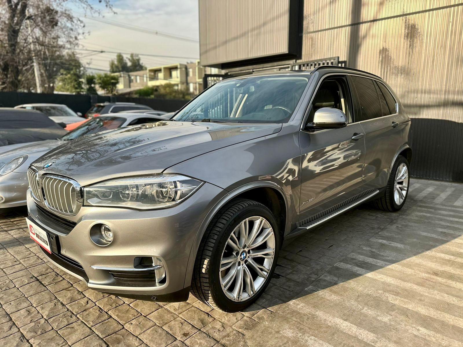 BMW X5 50i 4.4 2016 MANTENIMIENTO EN LA MARCA  - 