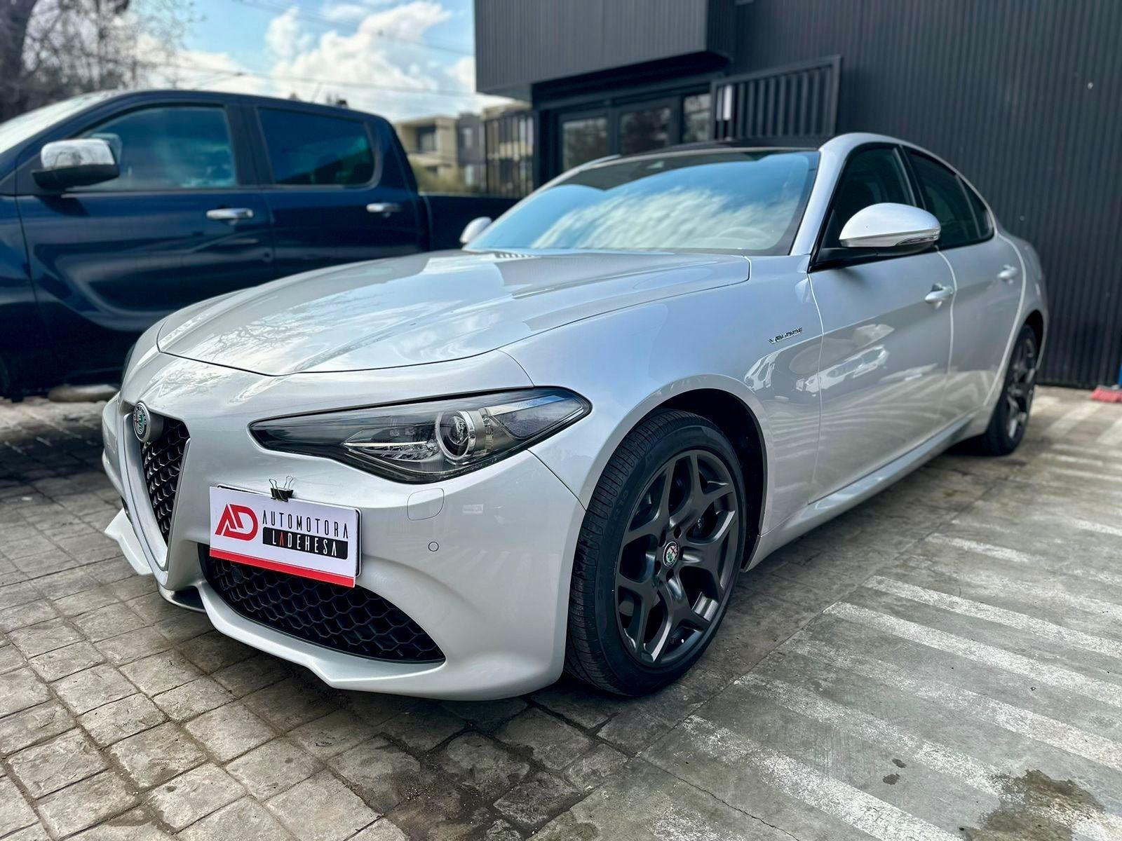 ALFA ROMEO GIULIA VELOCE 280 HP 2020 MANTENIMIENTO EN LA MARCA UN DUEÑO - FULL MOTOR