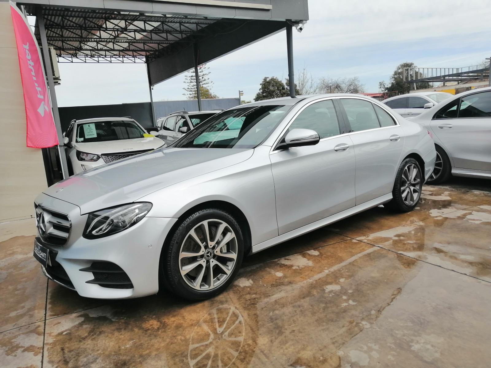 MERCEDES-BENZ E300 2.0 AT 2018 BUEN ESTADO, CON SUS 2 LLAVES - CALDO SANTI