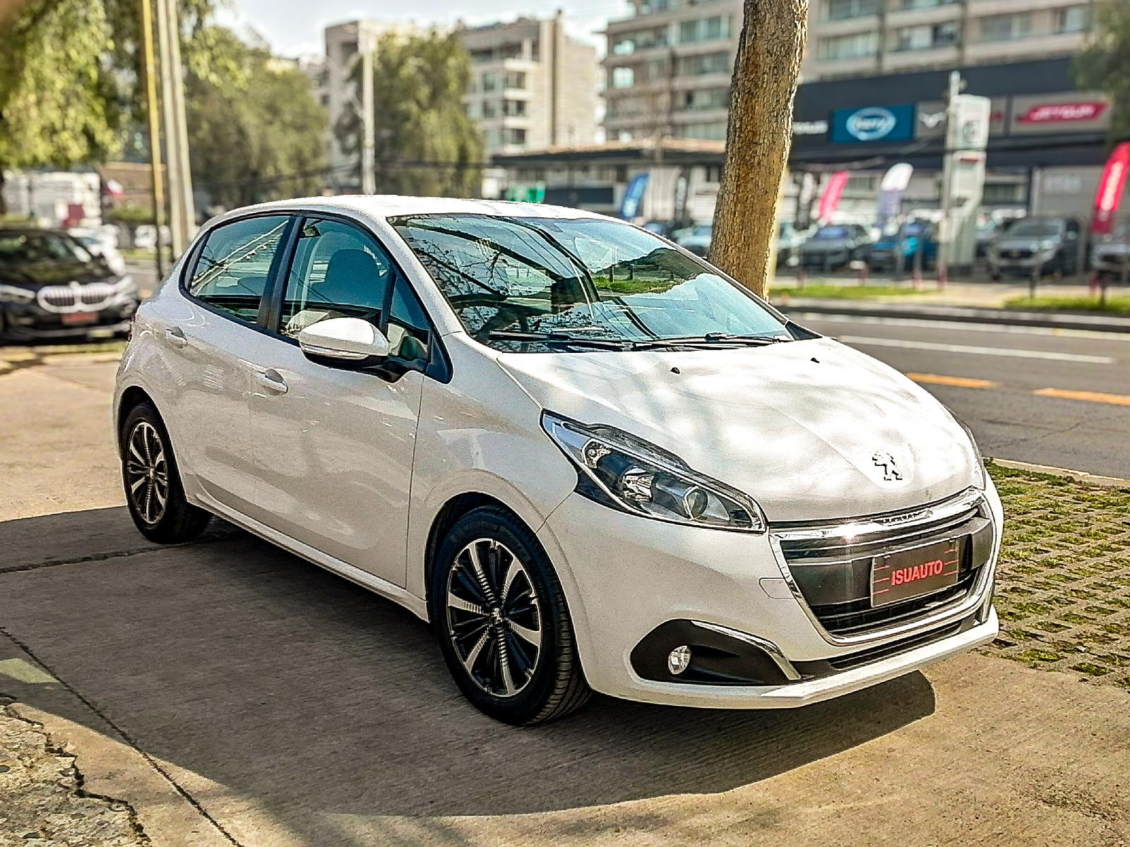 PEUGEOT 208 Active Blue HDI 1.5 Mec 2019 Poco kilometraje - ISU AUTOS