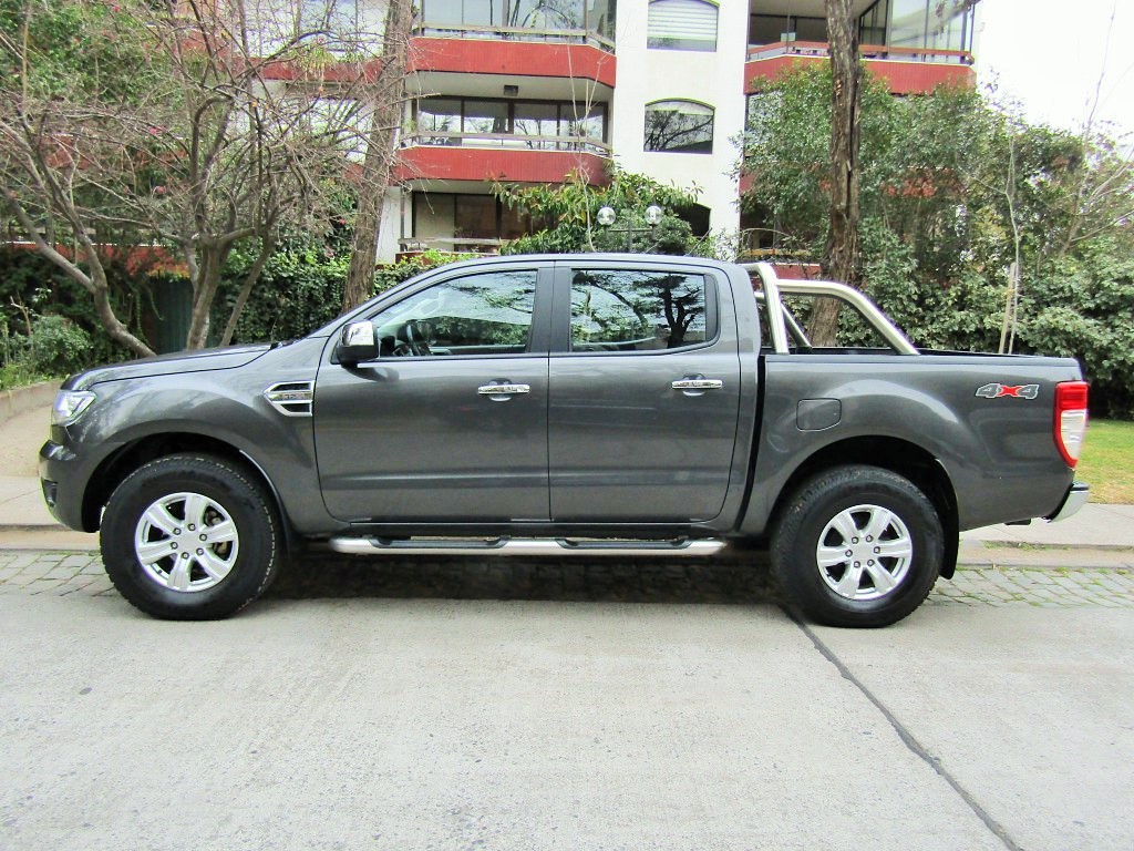 FORD RANGER Ranger Dcab XLT 4x4 3.2  2023 25 Millones mas Iva.  - JULIO INFANTE