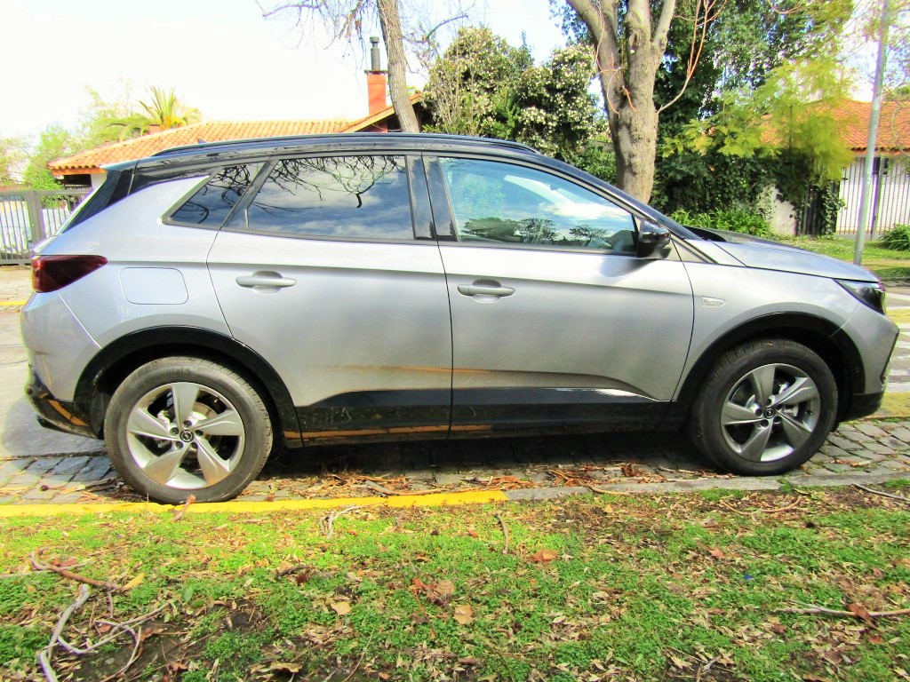 OPEL GRANDLAND 1.2 T 130 AT8 2023 Auto como Nuevo 1.480 km. Un dueño. adulto mayor.  - JULIO INFANTE