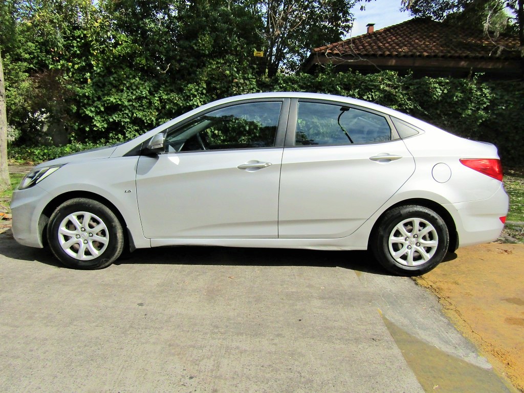 HYUNDAI ACCENT GLS RB 1.6  2012  - JULIO INFANTE