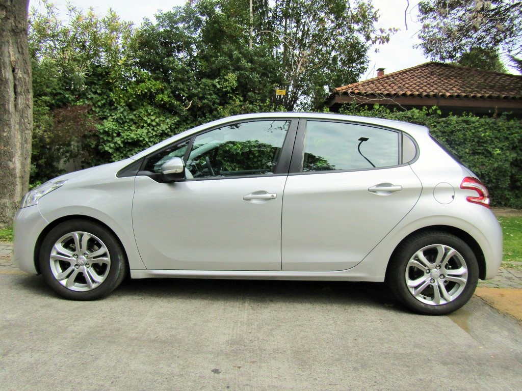 PEUGEOT 208 Allure  Pack 1.6 2016 Automático, sunroof panorámico.  - JULIO INFANTE