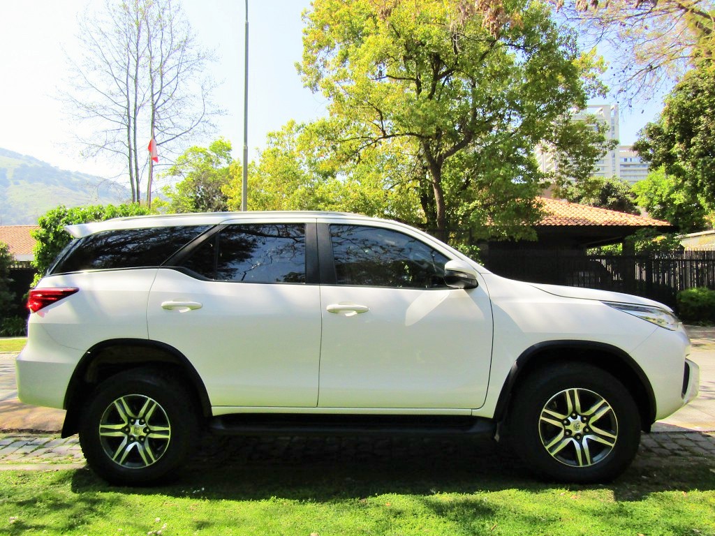 TOYOTA FORTUNER 4x4 2.8 automatica  2020 SR5 Diesel 3 corridas. como nueva - JULIO INFANTE