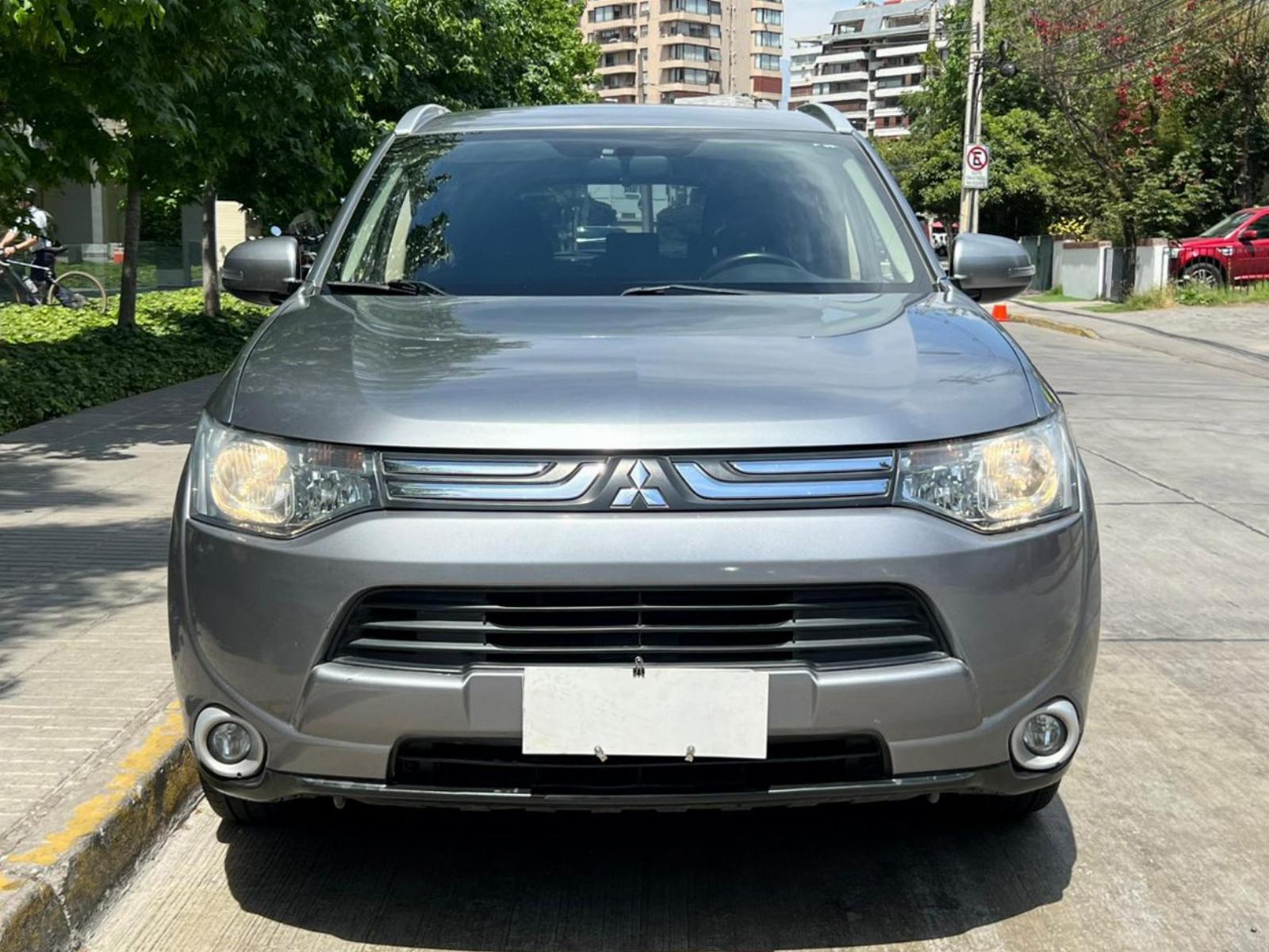 MITSUBISHI OUTLANDER 4WD UN DUEÑO 2015 TRES CORRIDAS DE ASIENTOS - LEVEL AUTOS