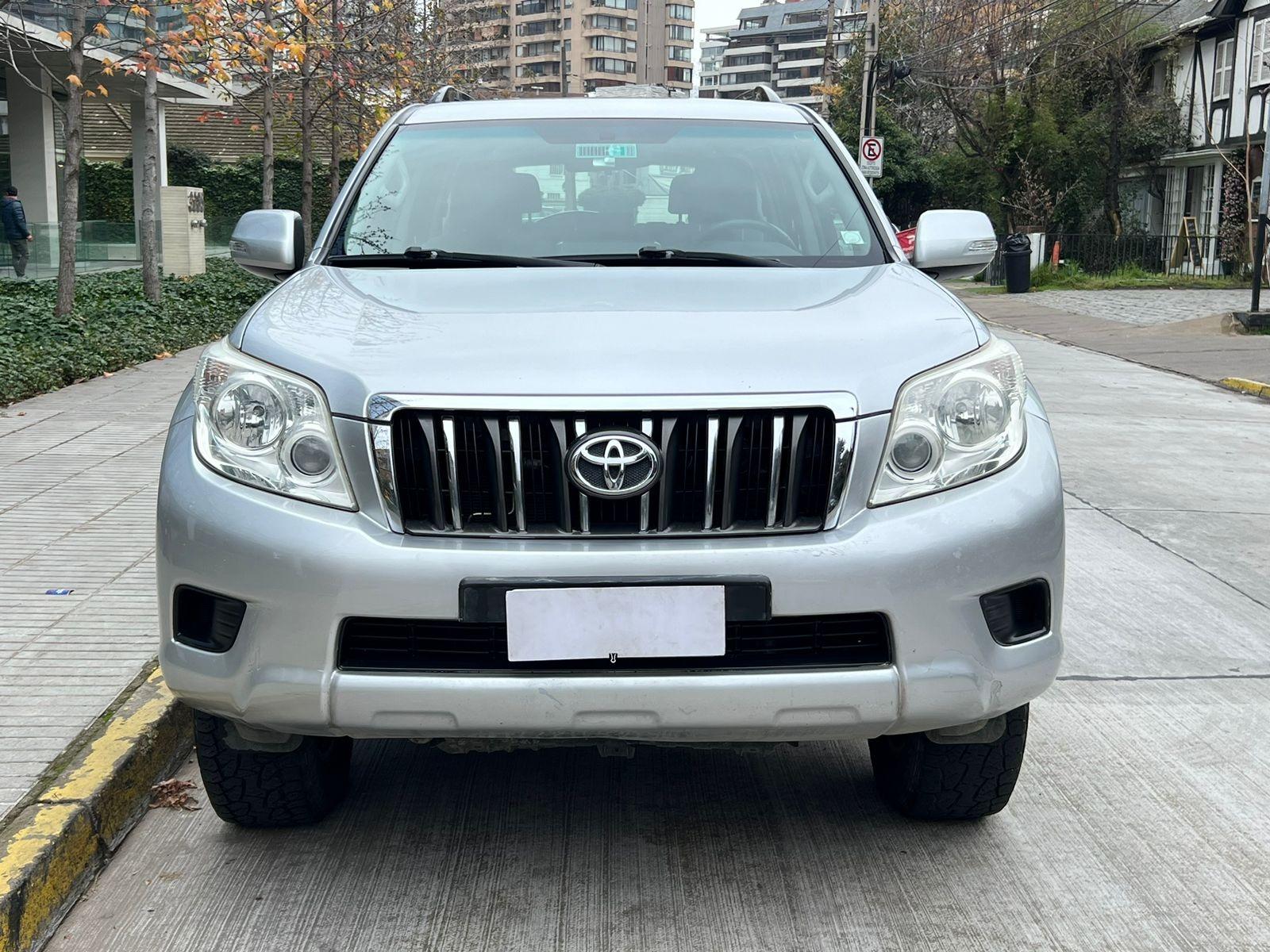 TOYOTA LAND CRUISER PRADO TX 4.0 2011 TRES CORRIDAS DE ASIENTOS 4x4 - LEVEL AUTOS