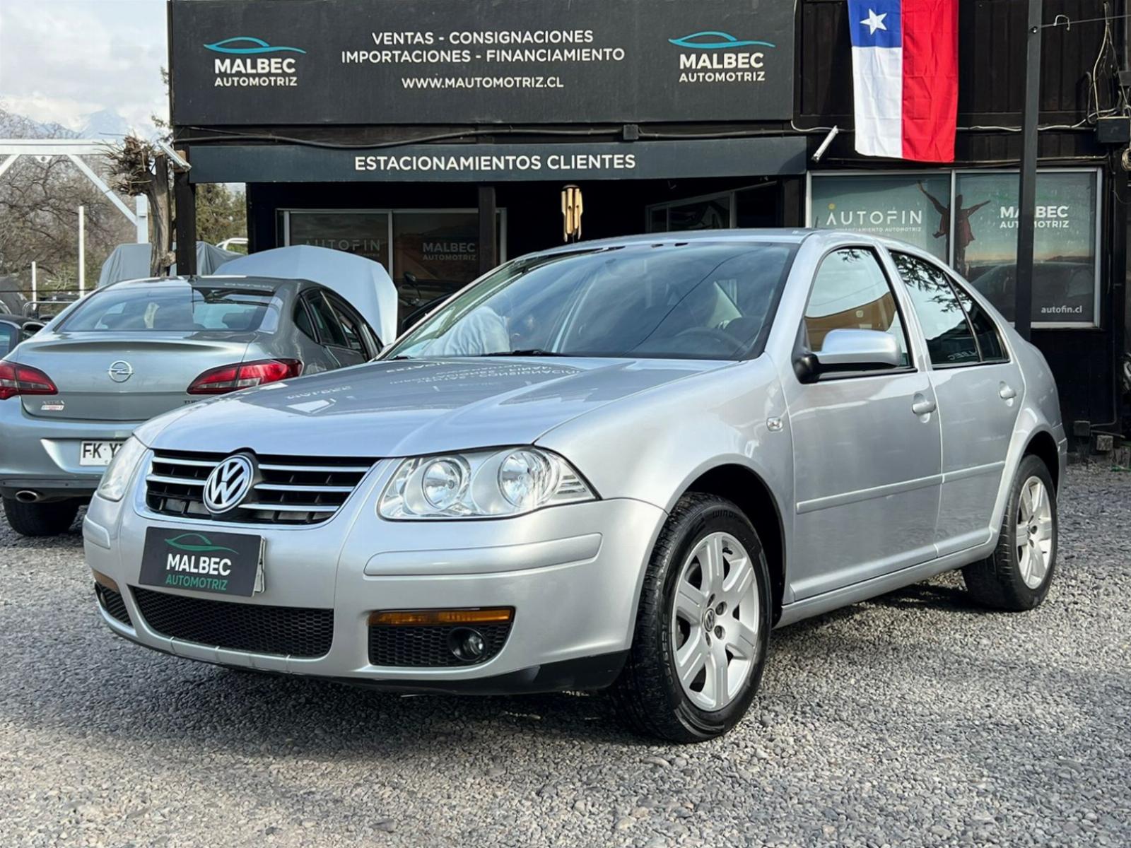 VOLKSWAGEN BORA 2.0 2012 TRENDLINE SKY - MALBEC AUTOMOTRIZ