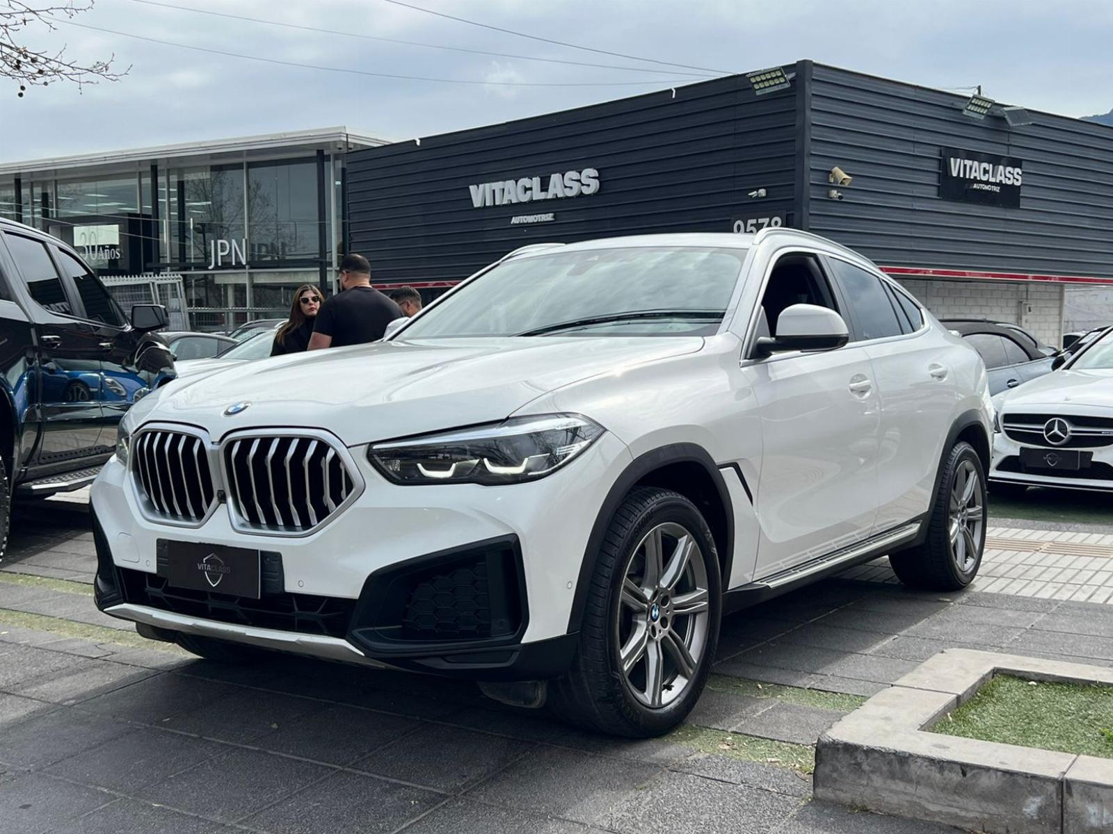 BMW X6 40i xDRIVE 2022 MANTENIMIENTO AL DÍA - VitaClass