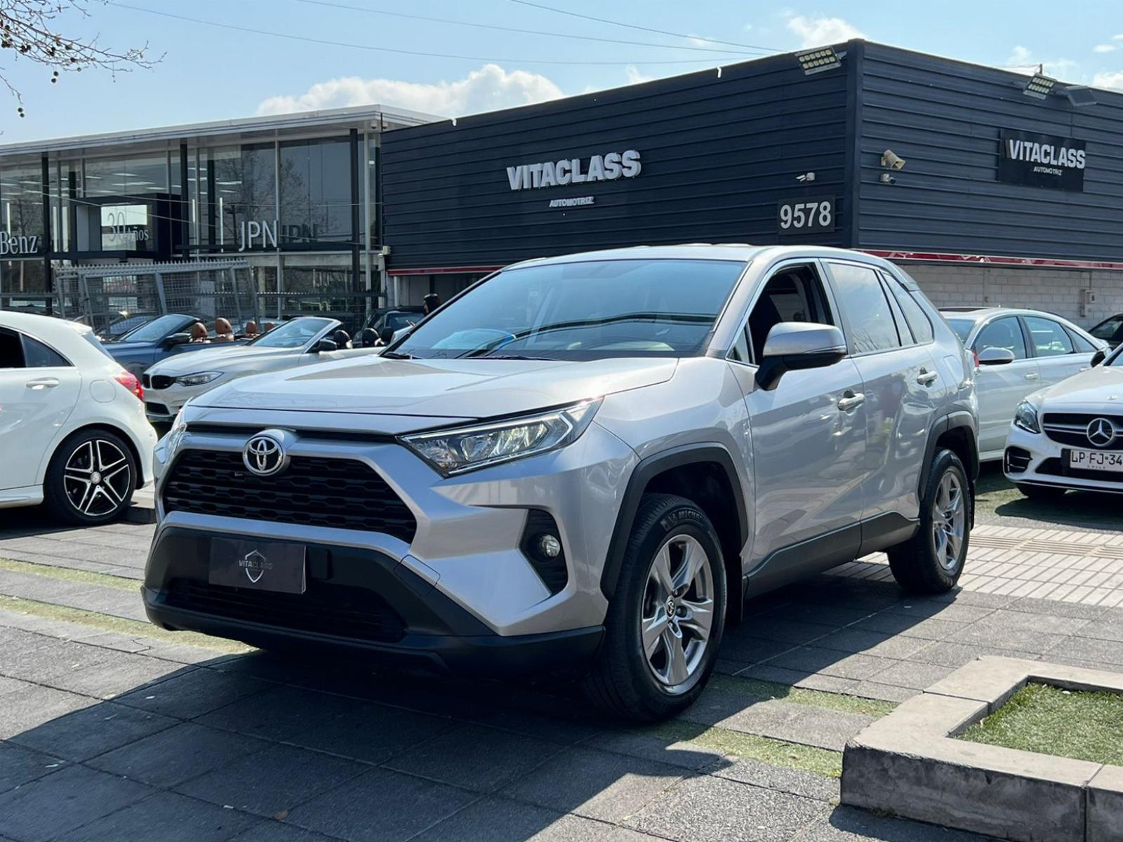 TOYOTA RAV 4 LE 2023 2.000 CC - VitaClass