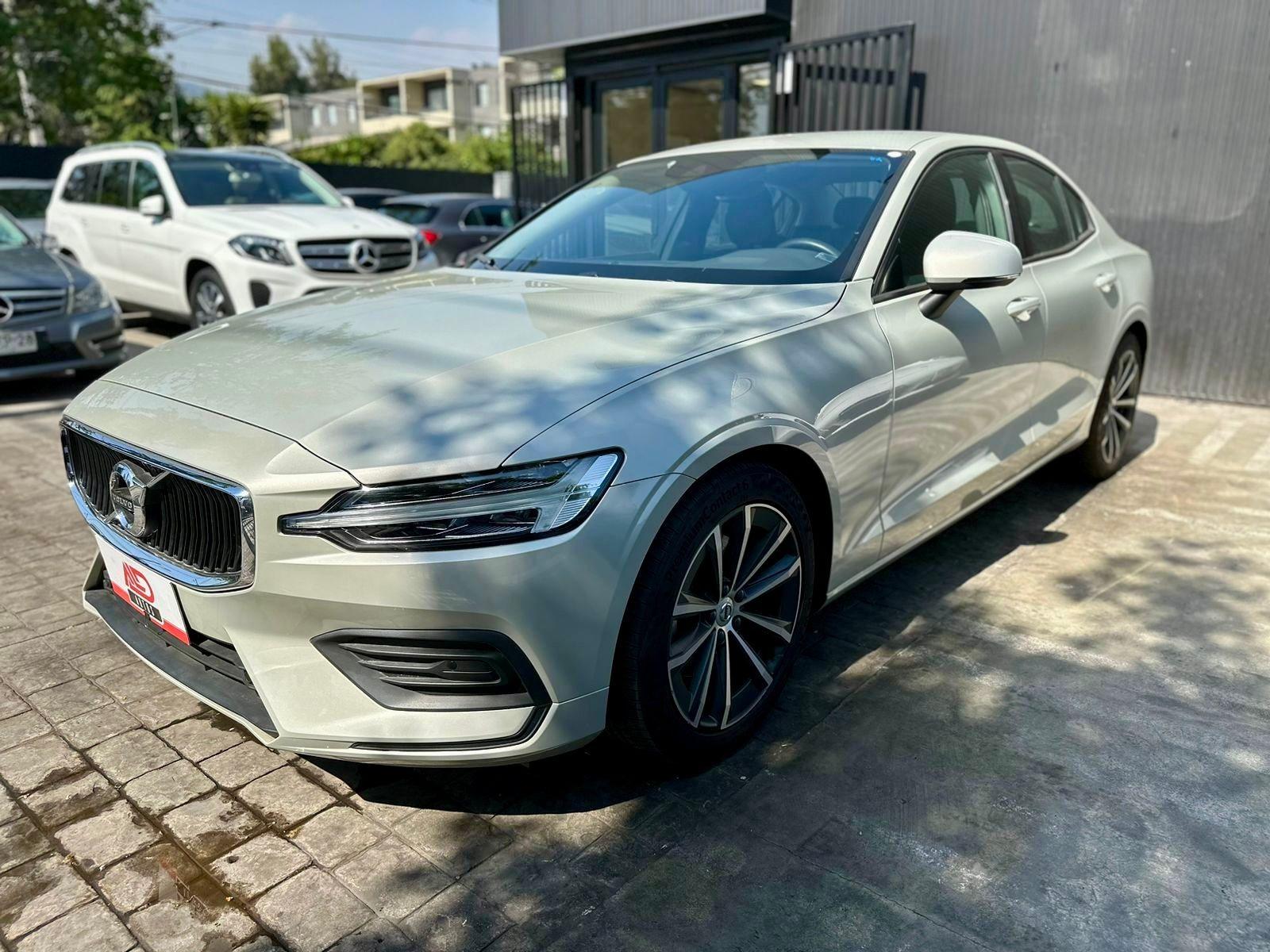 VOLVO S60 B4 MOMENTUM 2022 HÍBRIDO 2.0 - FULL MOTOR