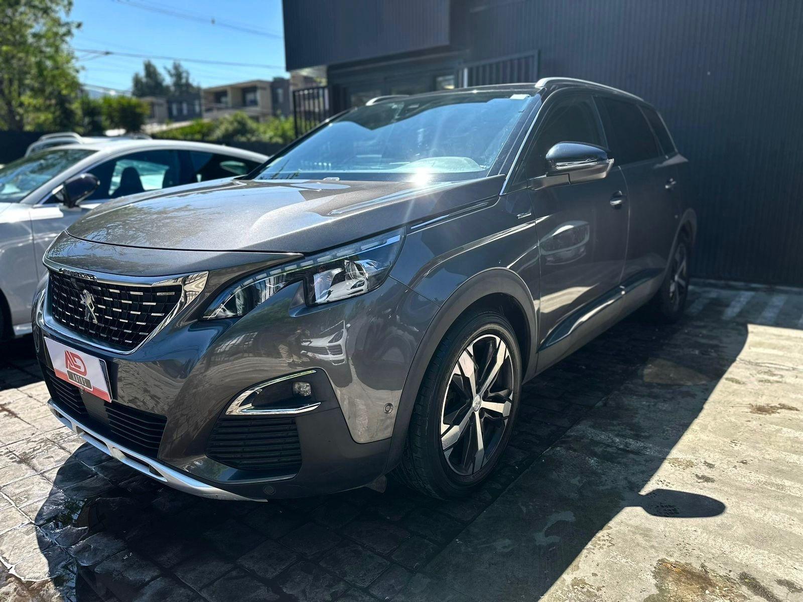 PEUGEOT 5008 GT LINE DIESEL 2020 TRES CORRIDAS DE ASIENTOS - FULL MOTOR