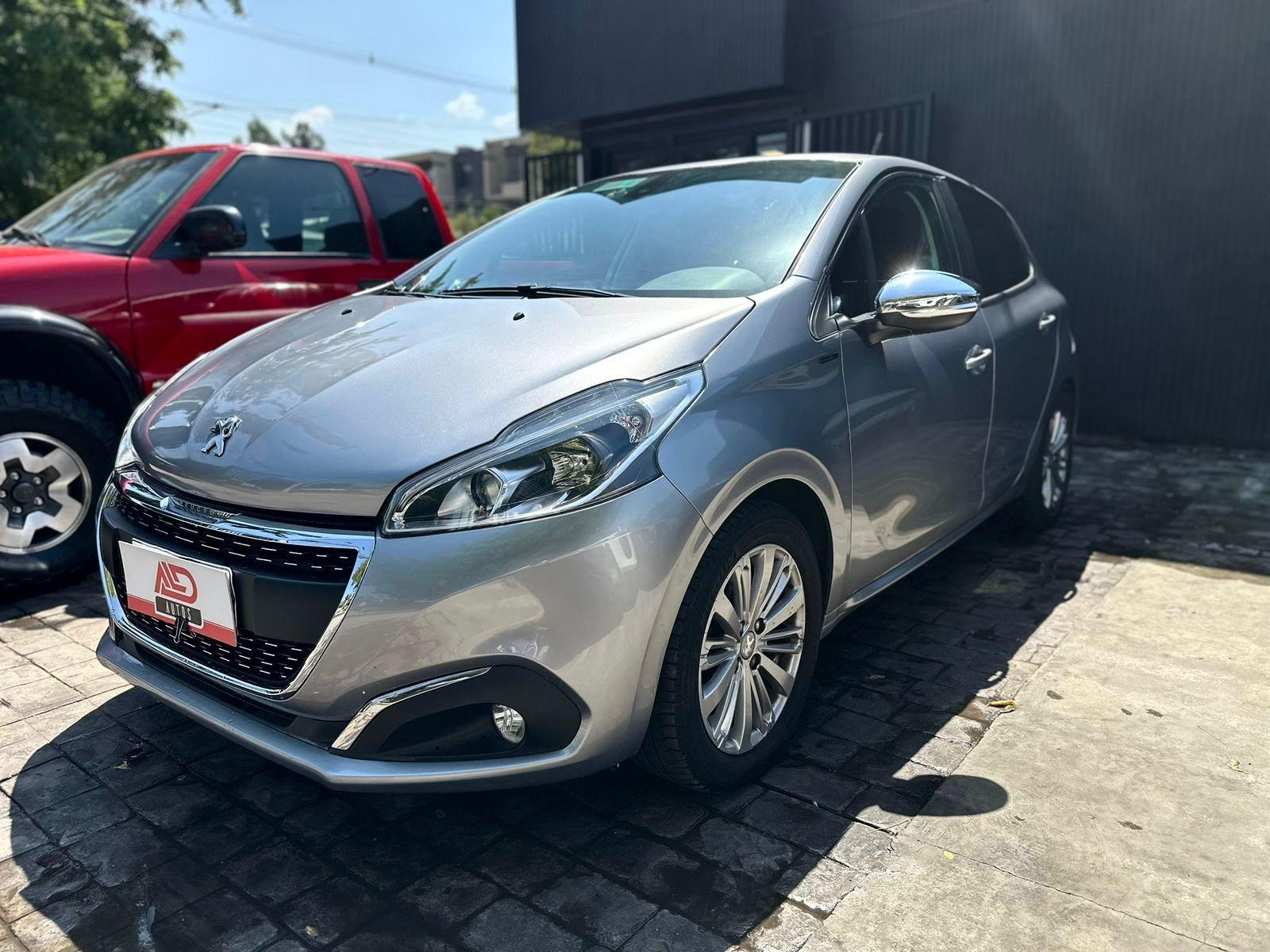 PEUGEOT 208 SIGNATURE 2019 MANTENIMIENTO AL DÍA  - Automotora La Dehesa