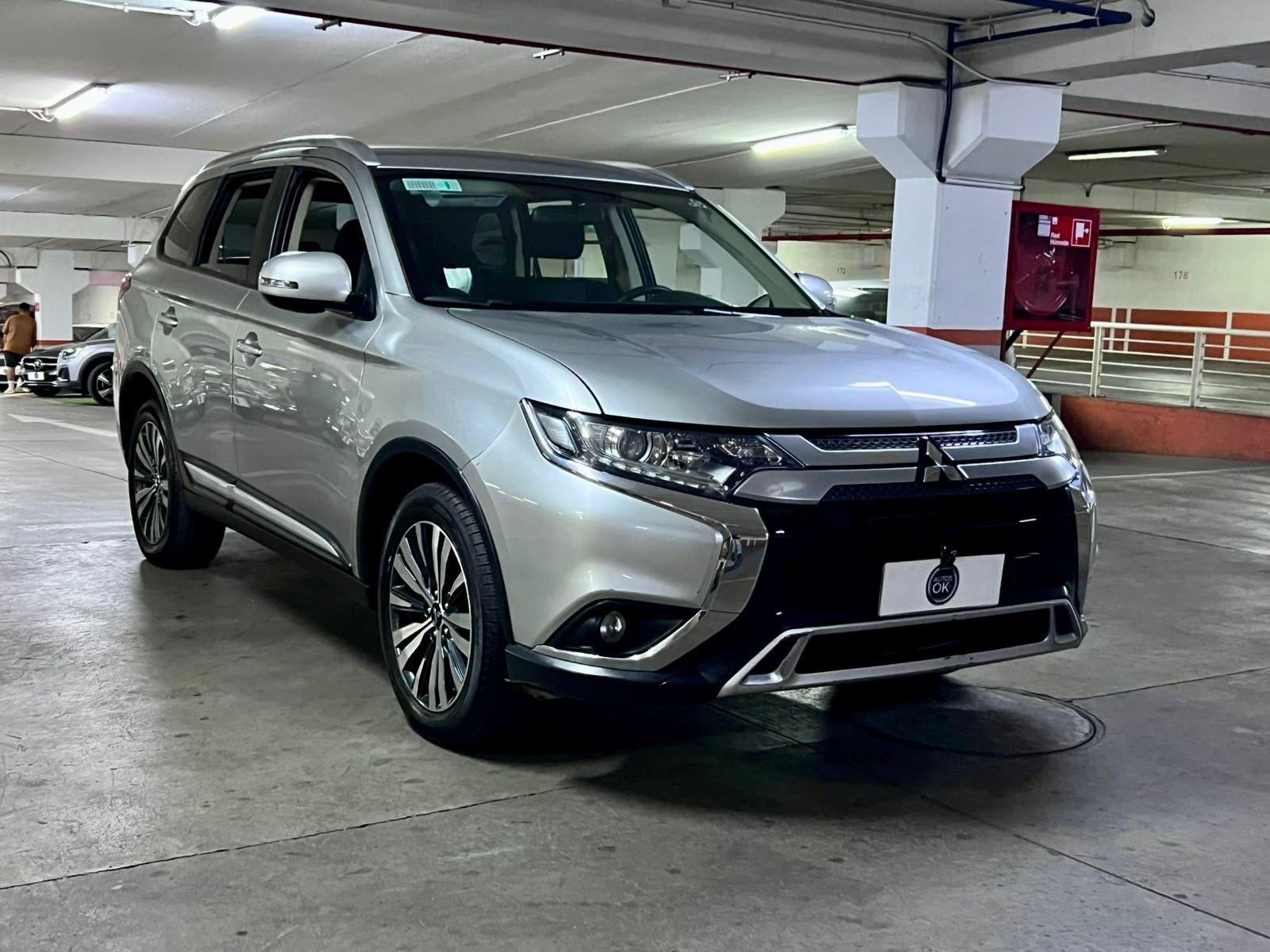 MITSUBISHI OUTLANDER GLX 2.4 CVT 4x4 2020 TRES CORRIDAS DE ASIENTOS - AUTOS OK
