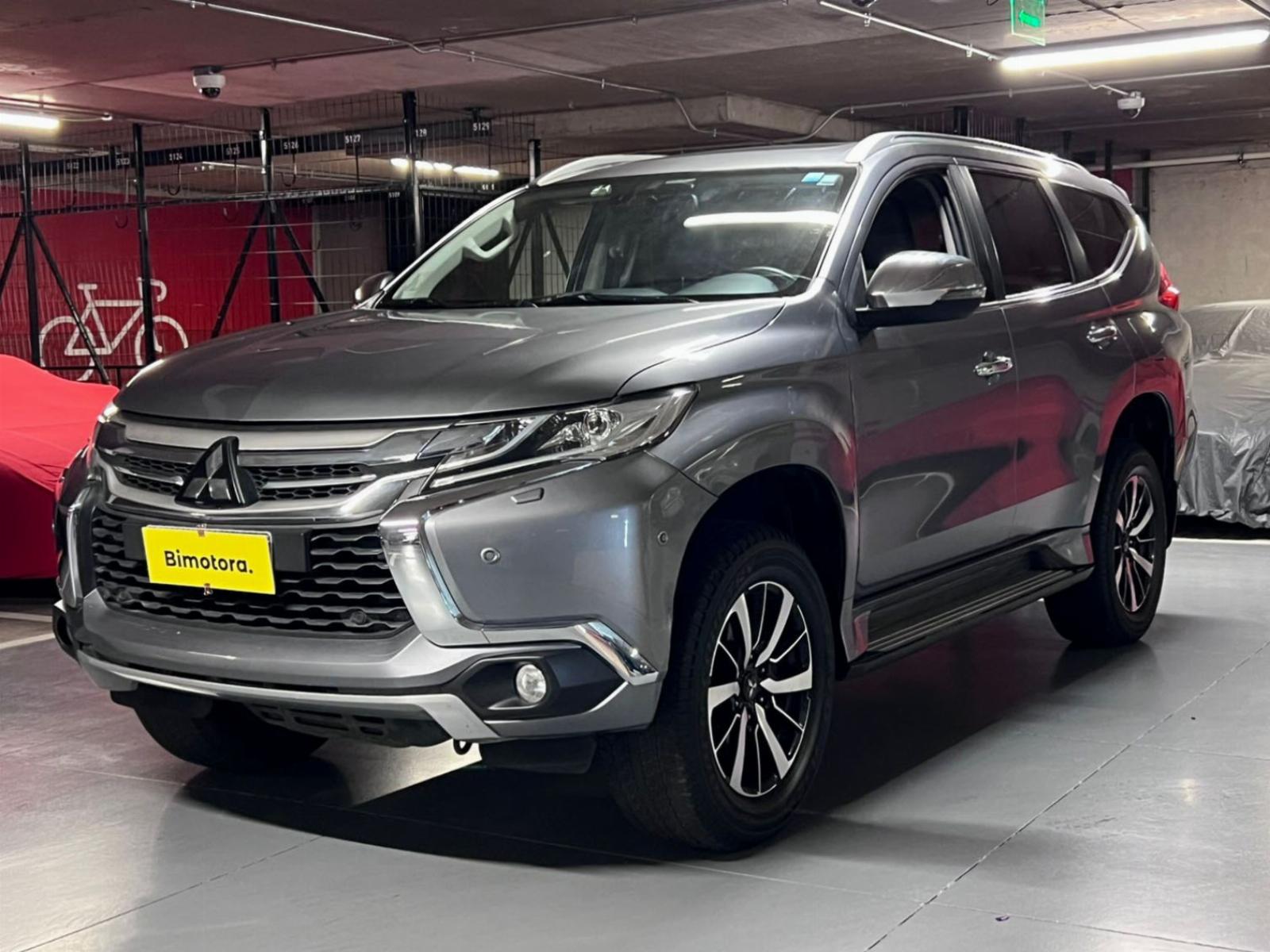 MITSUBISHI MONTERO SPORT 3.0 2018 TRES CORRIDAS DE ASIENTOS 4x4 - Bimotora