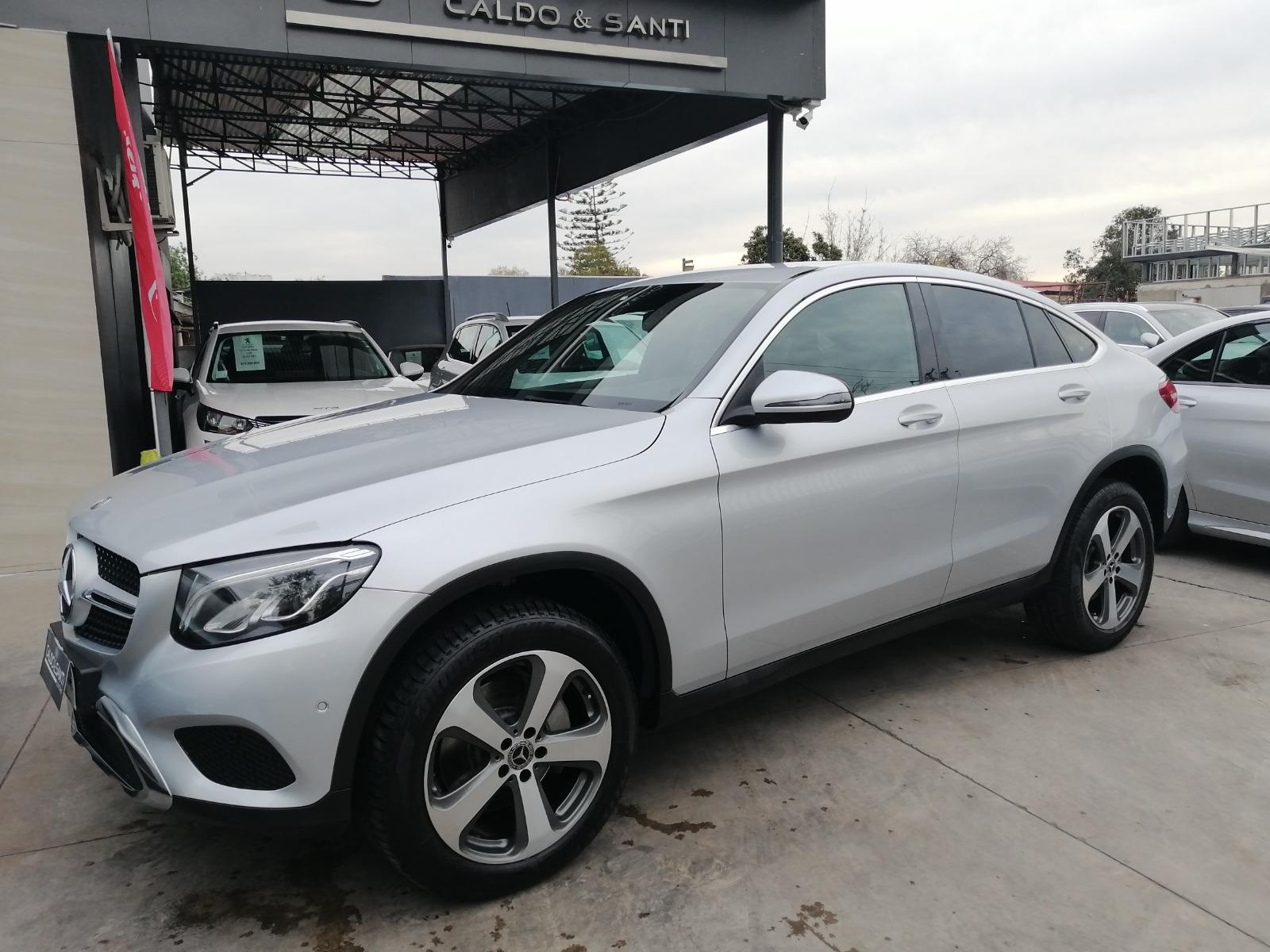 MERCEDES-BENZ GLC 220D 2.1 AT DIESEL 4MATIC  2020 BUEN ESTADO, MANTENCIONES EN LA MARCA - CALDO SANTI