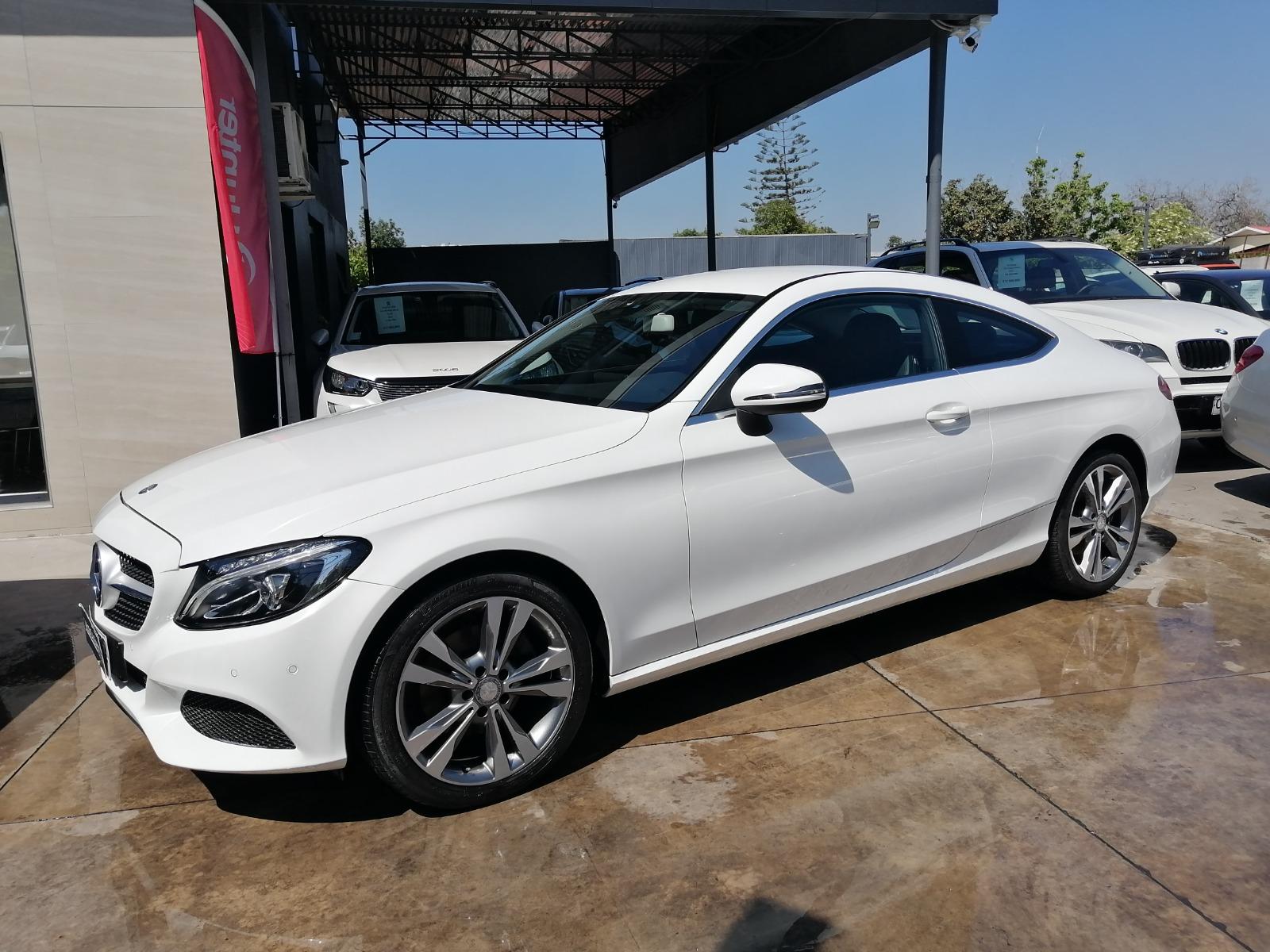 MERCEDES-BENZ C200 2.0 AT  2017 MANTENCIONES EN LA MARCA - CALDO SANTI