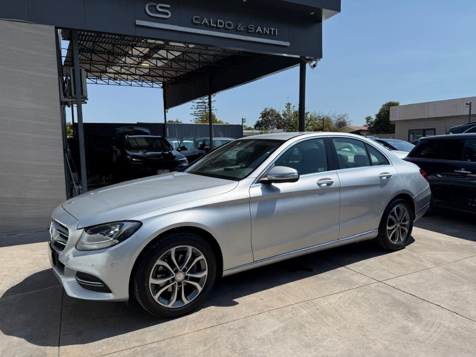 MERCEDES-BENZ C180 1.8 AT 2015 BUEN ESTADO, CON SUS 2 LLAVES - FULL MOTOR