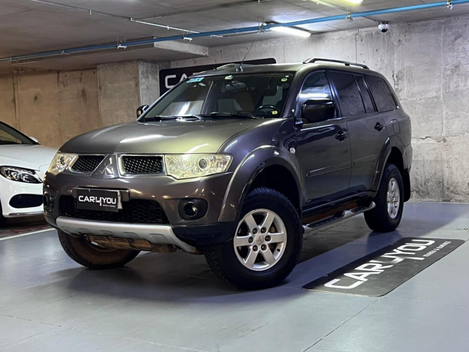 MITSUBISHI MONTERO SPORT 2.5 MT DIESEL 2013 TRES CORRIDAS DE ASIENTOS - FULL MOTOR