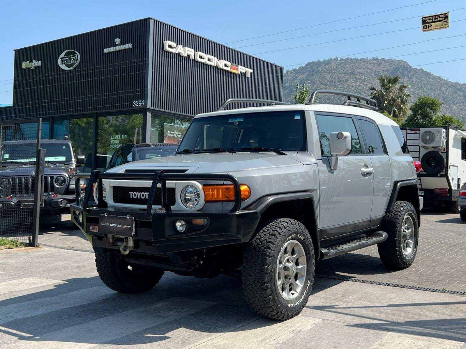 TOYOTA FJ CRUISER