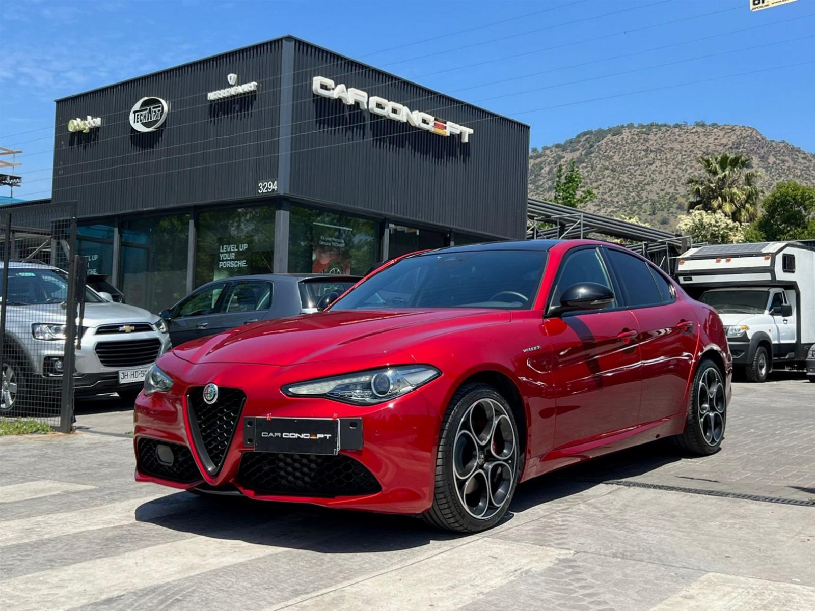 ALFA ROMEO GIULIA VELOCE Q4 2023 MANTENIMIENTO EN LA MARCA UN DUEÑO - Car Concept