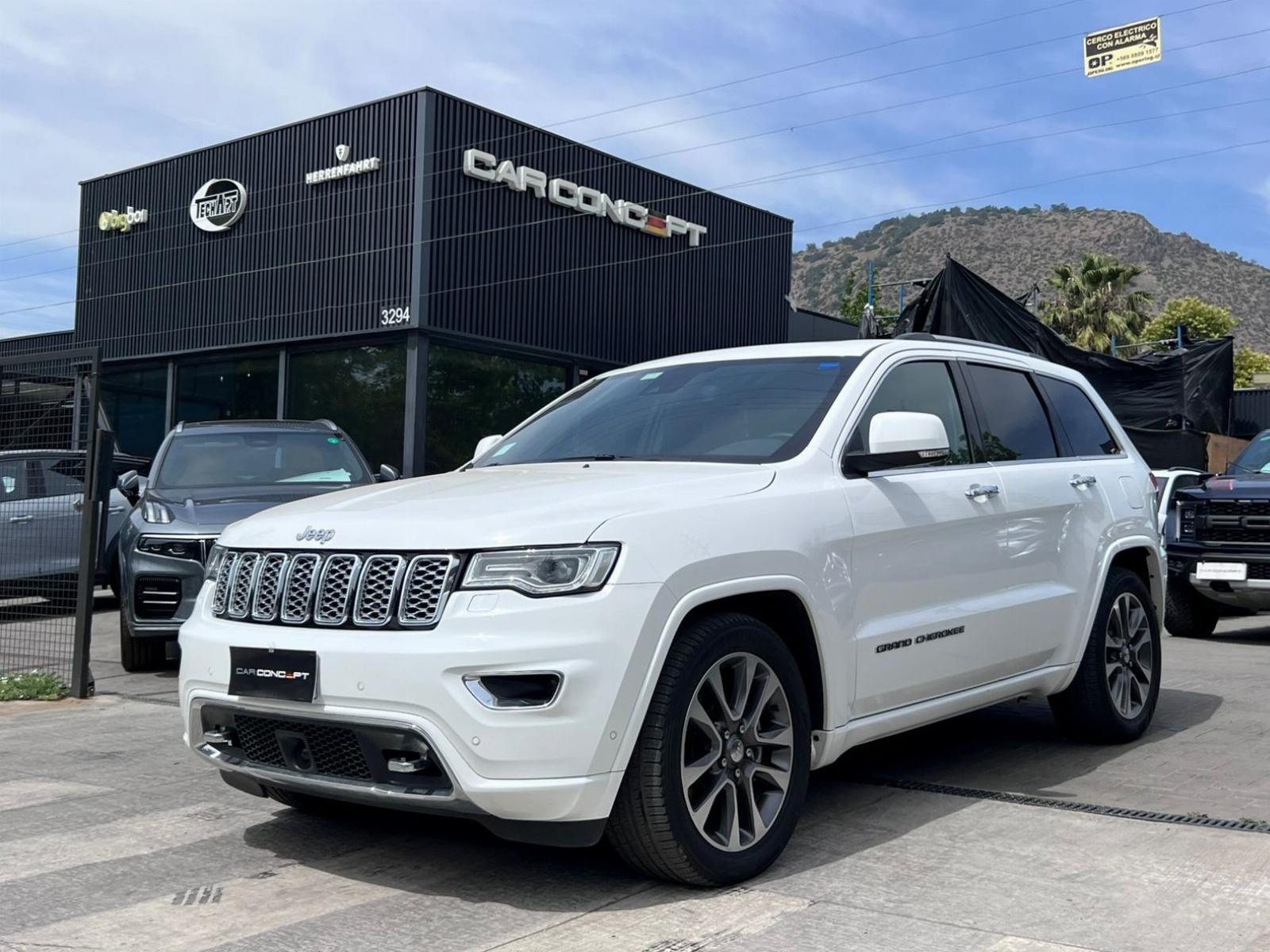 JEEP GRAND CHEROKEE OVERLAND 5.7 2019 MANTENIMIENTO EN LA MARCA UN DUEÑO - Car Concept