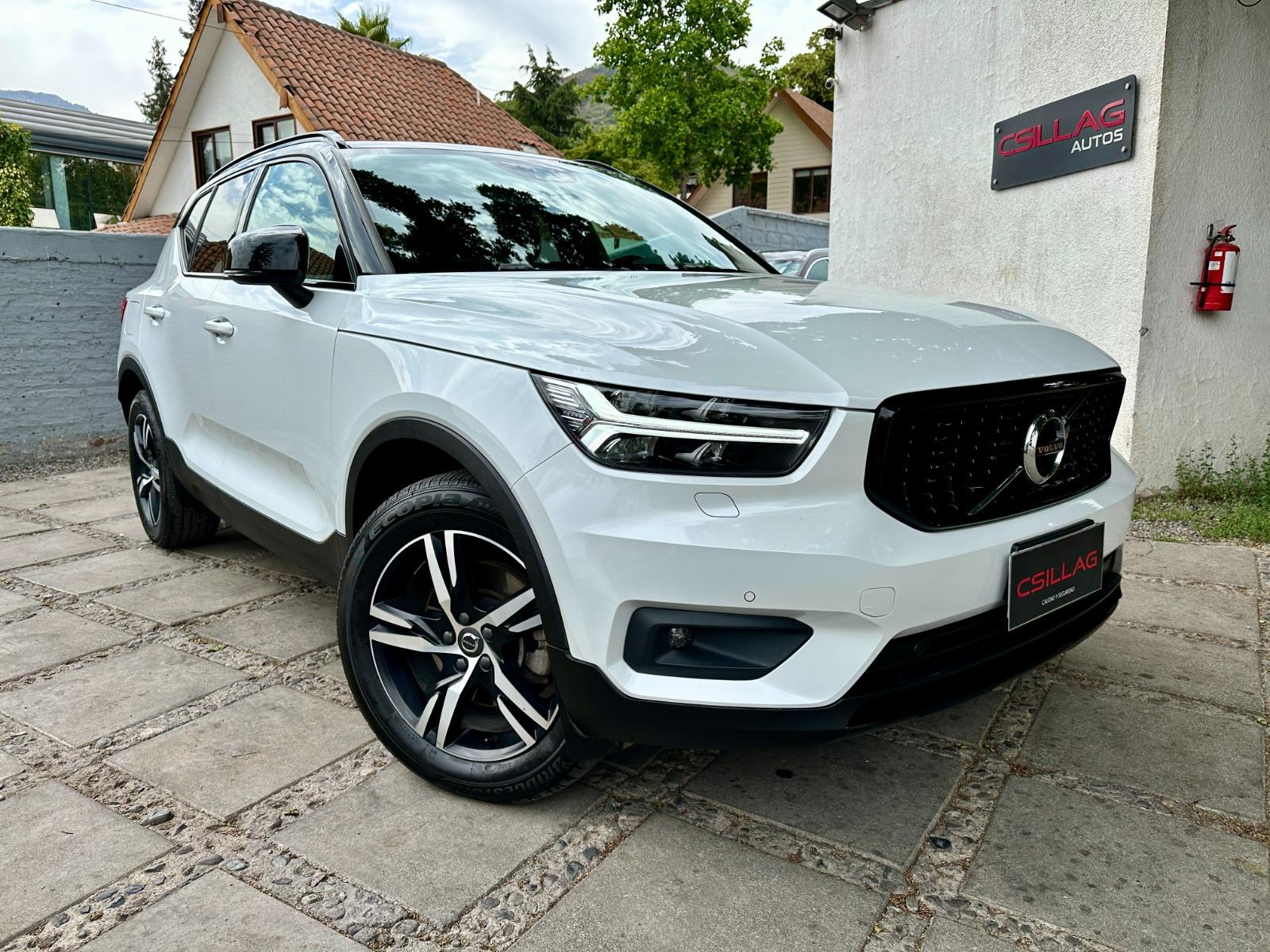 VOLVO XC40 T4 Momentum R - Desing 2021 Unico dueño -Todas las mantenciones en Volvo - FULL MOTOR