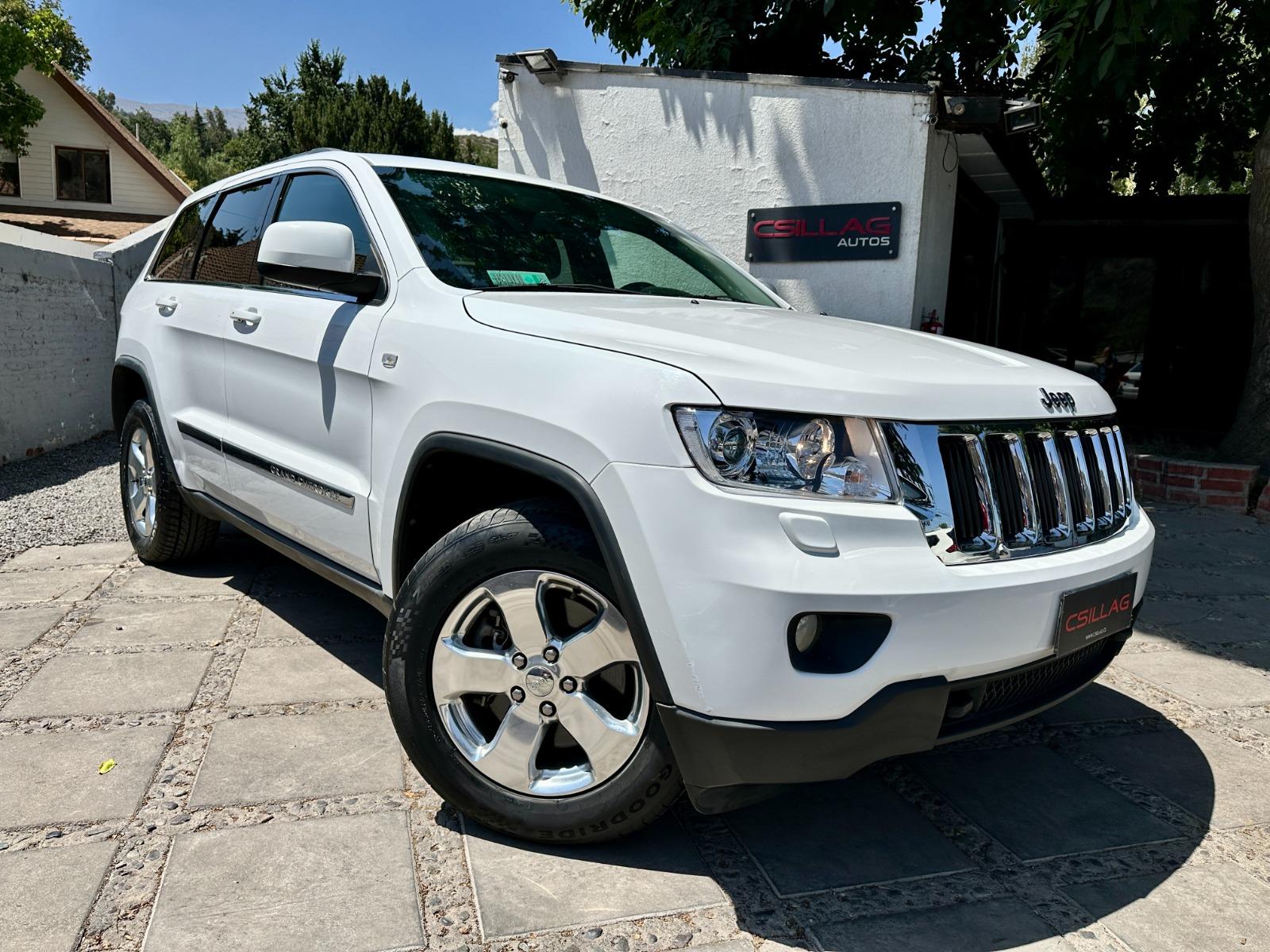 JEEP GRAND CHEROKEE Laredo  2013 Solo 2 dueños - Flamantísima  - CSILLAG