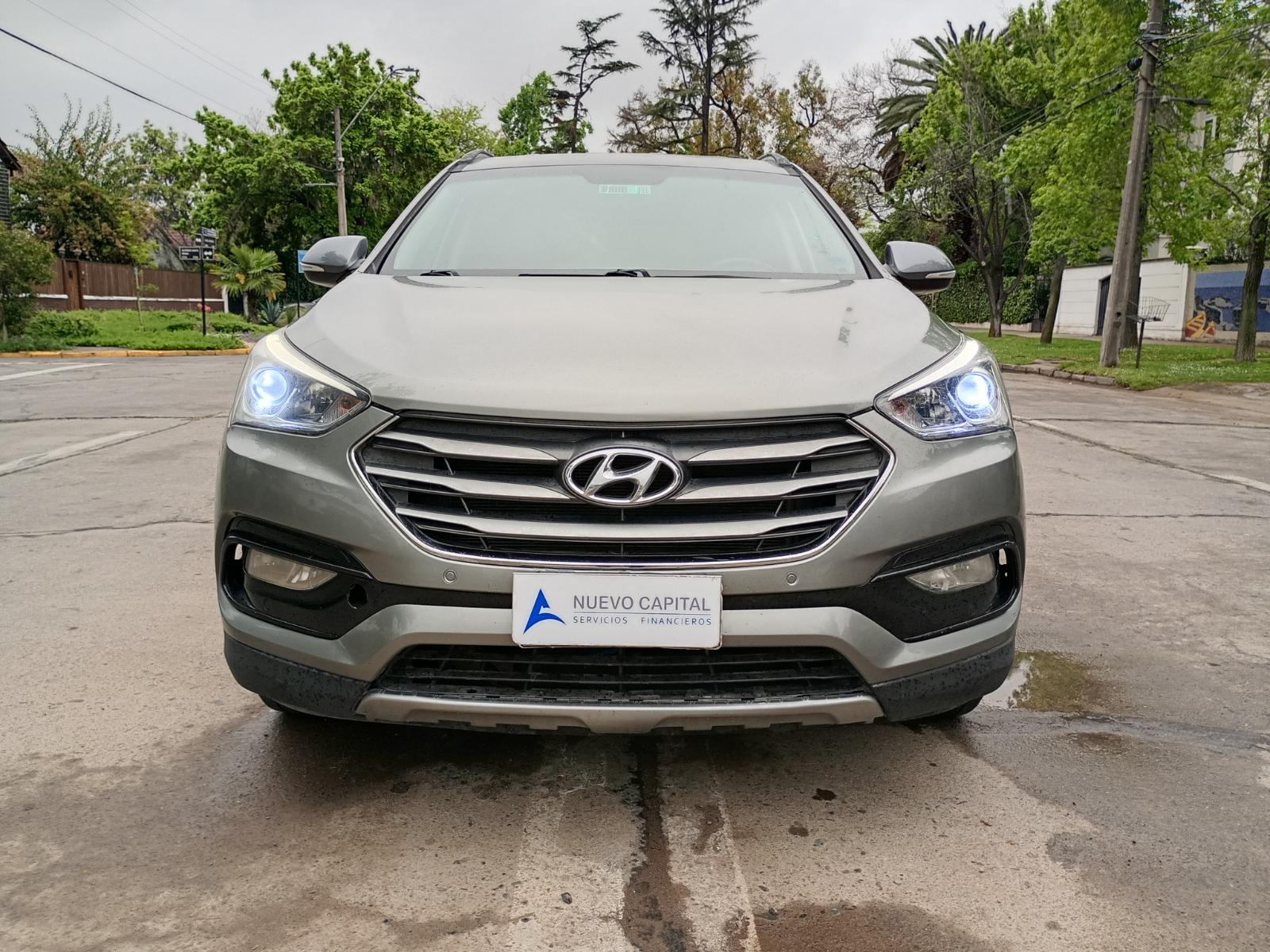 HYUNDAI SANTA FE GLS 2.2 MEC  2016 3 CORRIDAS CLIMATIZADOR CUERO MANTENCIONES - Automoviles El Golf