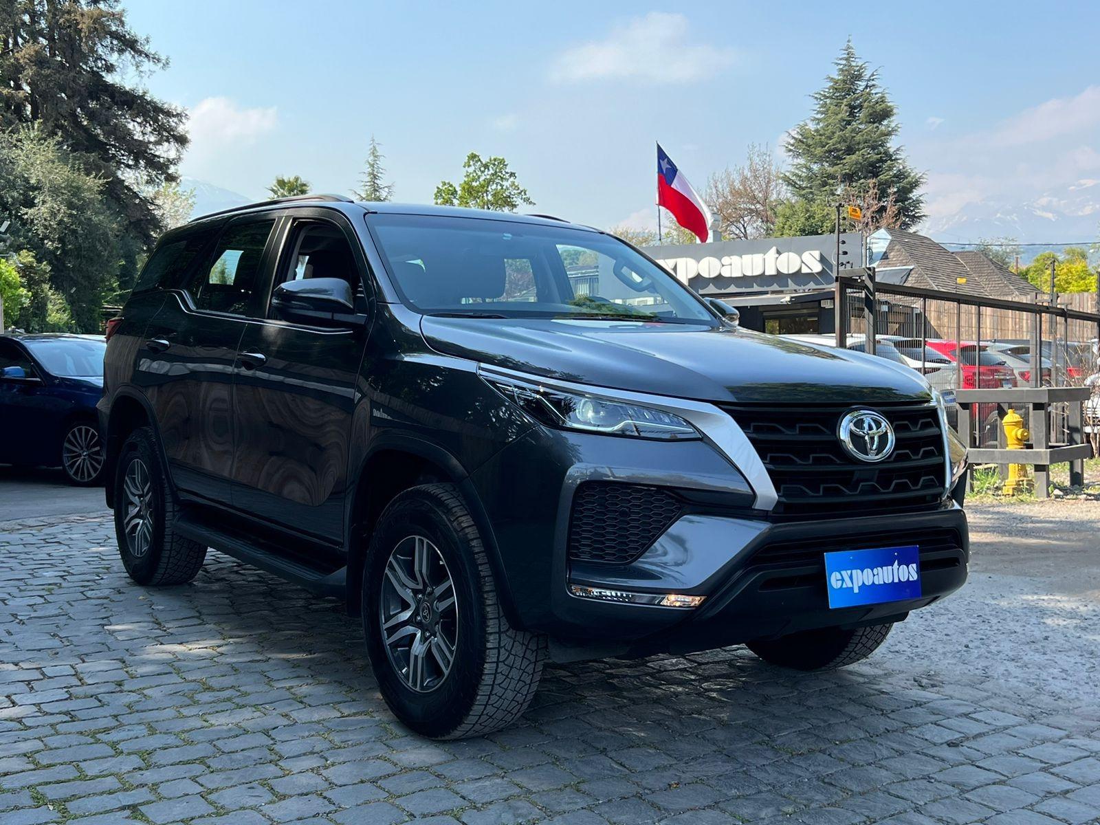 TOYOTA FORTUNER SR5  2024 GARANTÍA VIGENTE UN DUEÑO - ExpoAutos