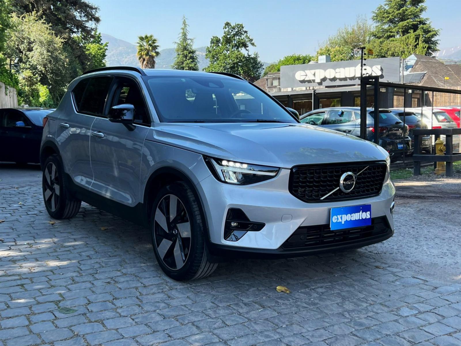 VOLVO XC40 HÍBRIDO UN DUEÑO 2023 T5 RECHARGE - ExpoAutos