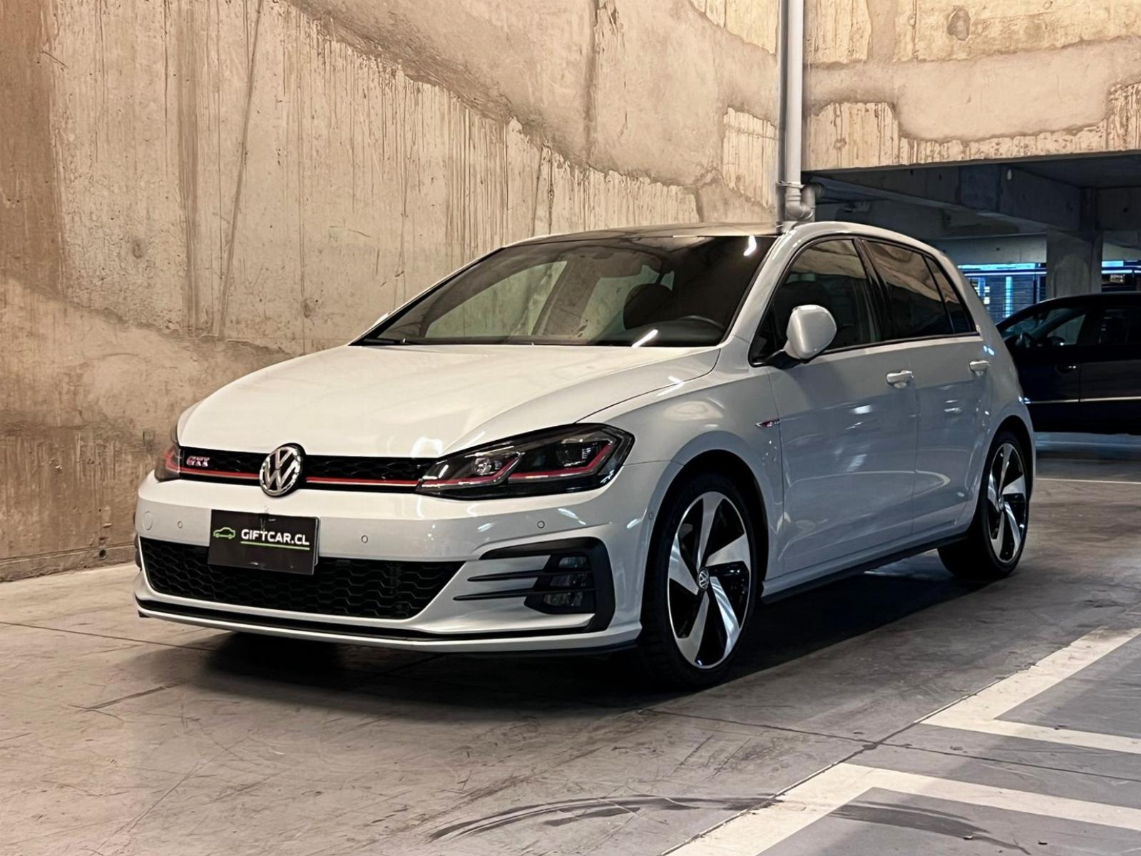 VOLKSWAGEN GTI UN DUEÑO 2021 MANTENIMIENTO AL DÍA - GiftCar