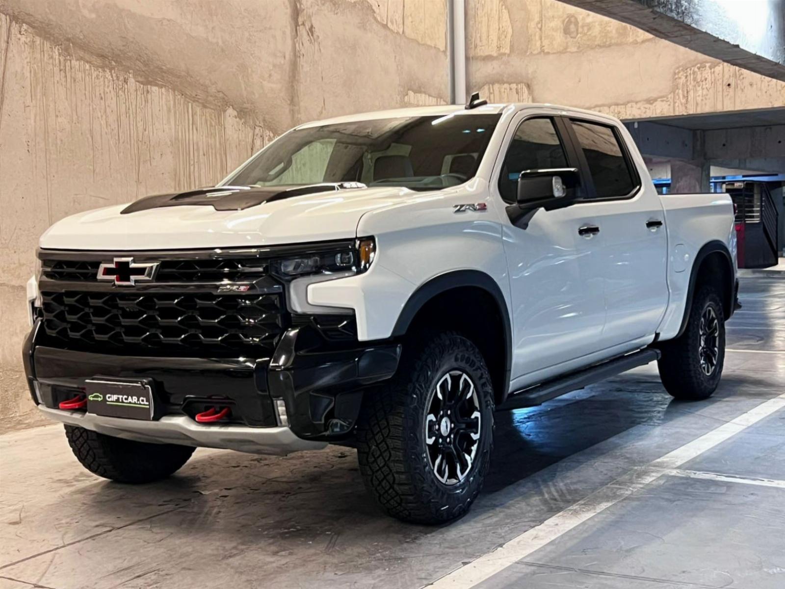 CHEVROLET SILVERADO ZR2 2024 FACTURABLE GARANTÍA VIGENTE UN DUEÑO  - GiftCar