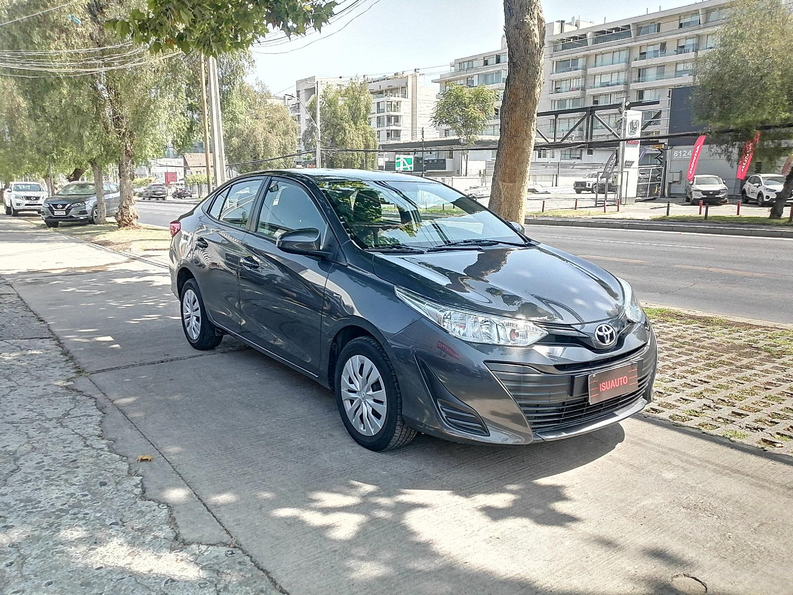 TOYOTA YARIS Otto 1.5 Mec 2018 poco kilometraje  - 