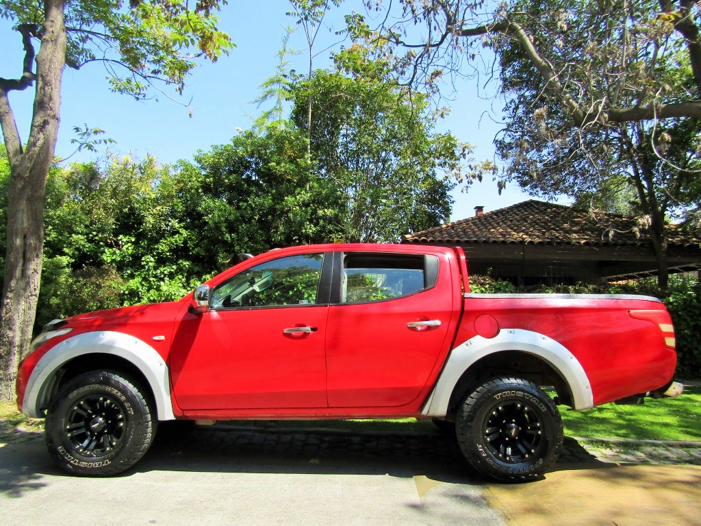 MITSUBISHI L200 2.4 CRT Katana DIESEL 2018 4x4. Ex renta, Buena, llantas neumaticos nuevos.  - JULIO INFANTE