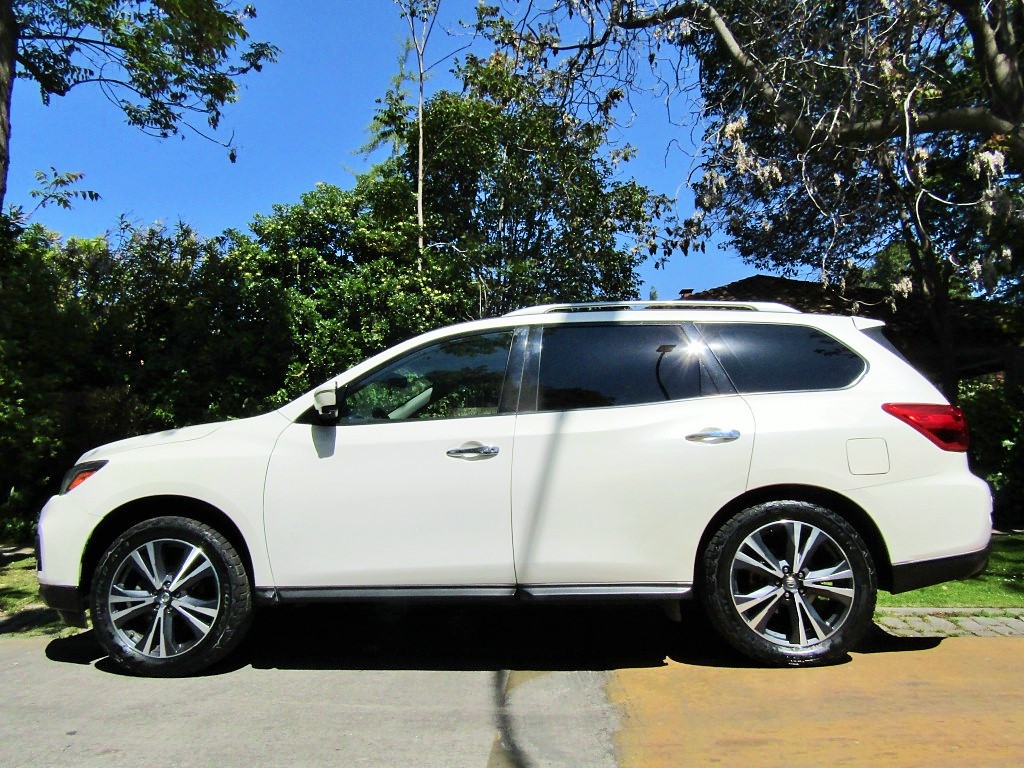 NISSAN PATHFINDER Exclusive CVT  2018 3 corridas, 4x4, sunroof panoramico, cuero - JULIO INFANTE