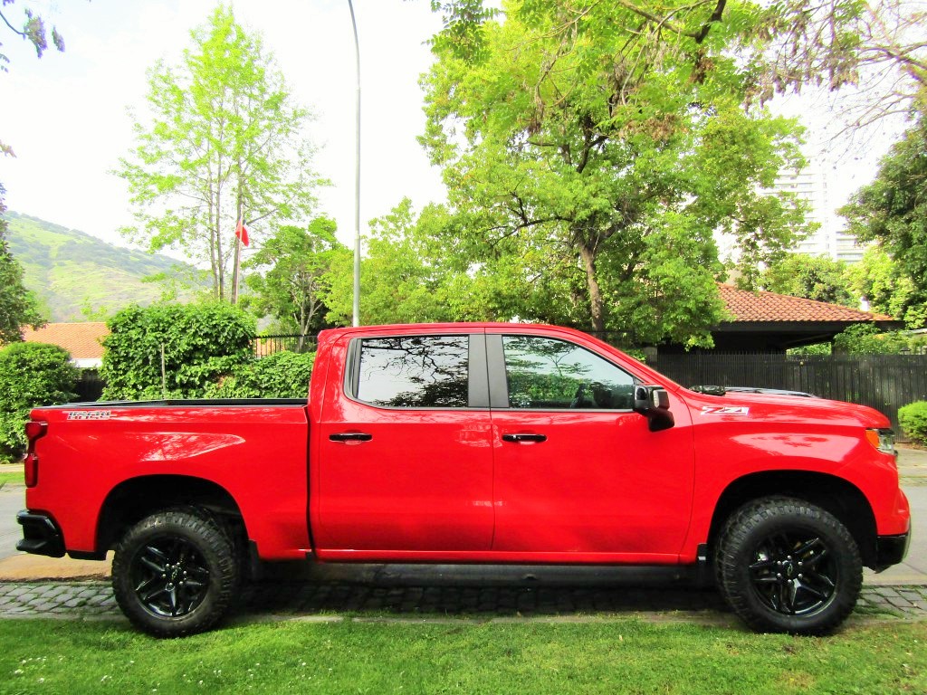 CHEVROLET SILVERADO 5.3 L LT  Trail Boss  2023  valor mas IVA  4WD 1 dueño. PRECIOSA  - JULIO INFANTE