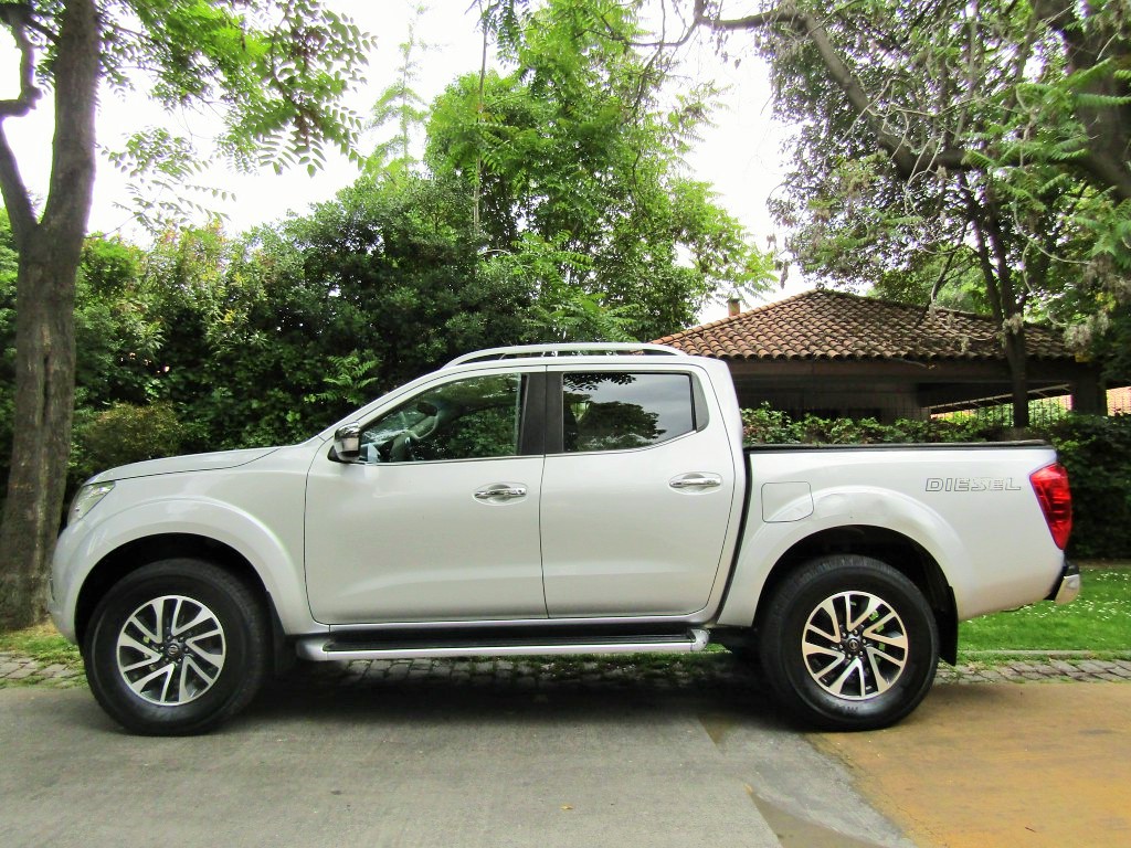 NISSAN NP300 D CAB 4X4 2.3 AUT 2017 LE Automática. Diesel, cuero, - JULIO INFANTE