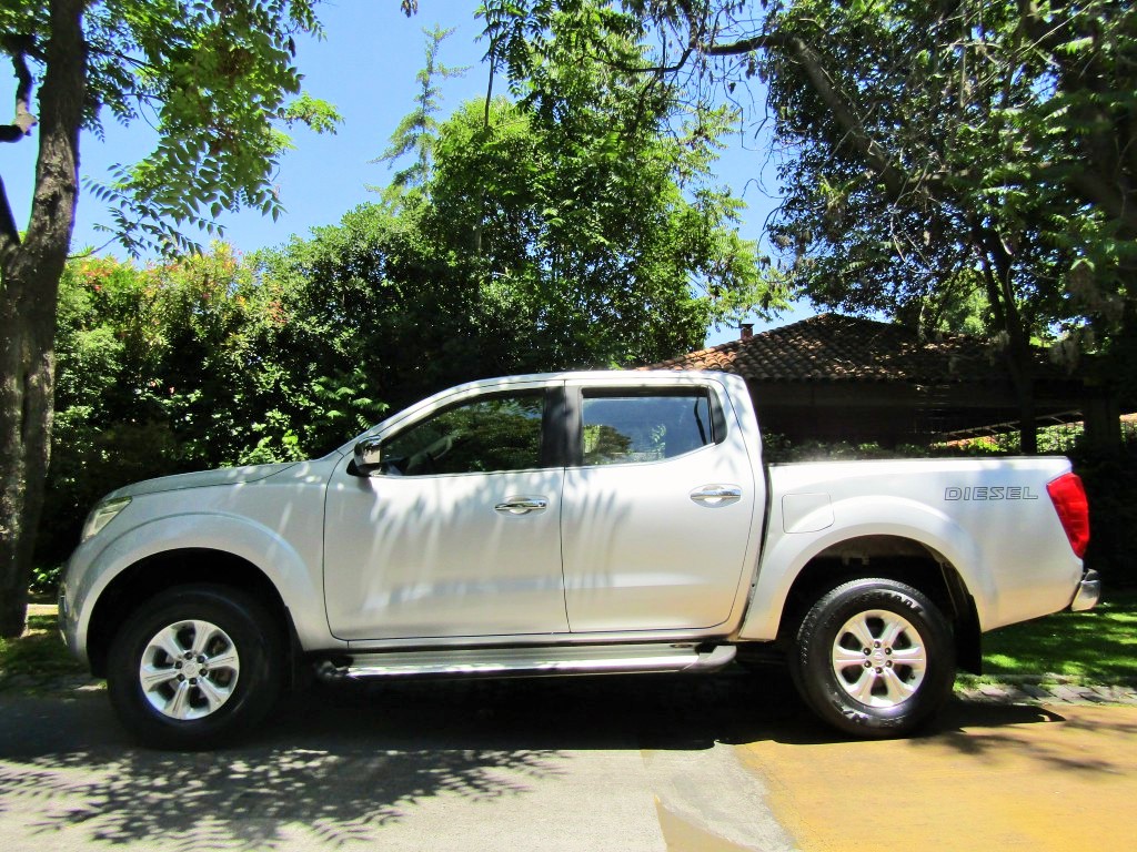 NISSAN NP300 DC 2.3 MT 2017 Diesel uso particular muy buen estado.  - JULIO INFANTE