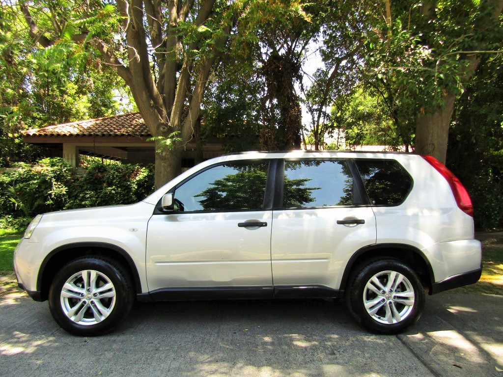 NISSAN X-TRAIL 2.5 Autom. 4x4 2014 2 dueños, poco uso, aire airbags. muy buena - 