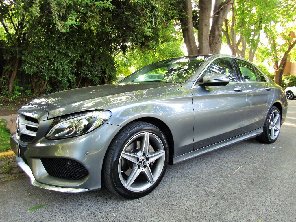 MERCEDES-BENZ C200 Look AMG  2019 Doble sunroof, llantas AMG 18. como nuevo.  - 