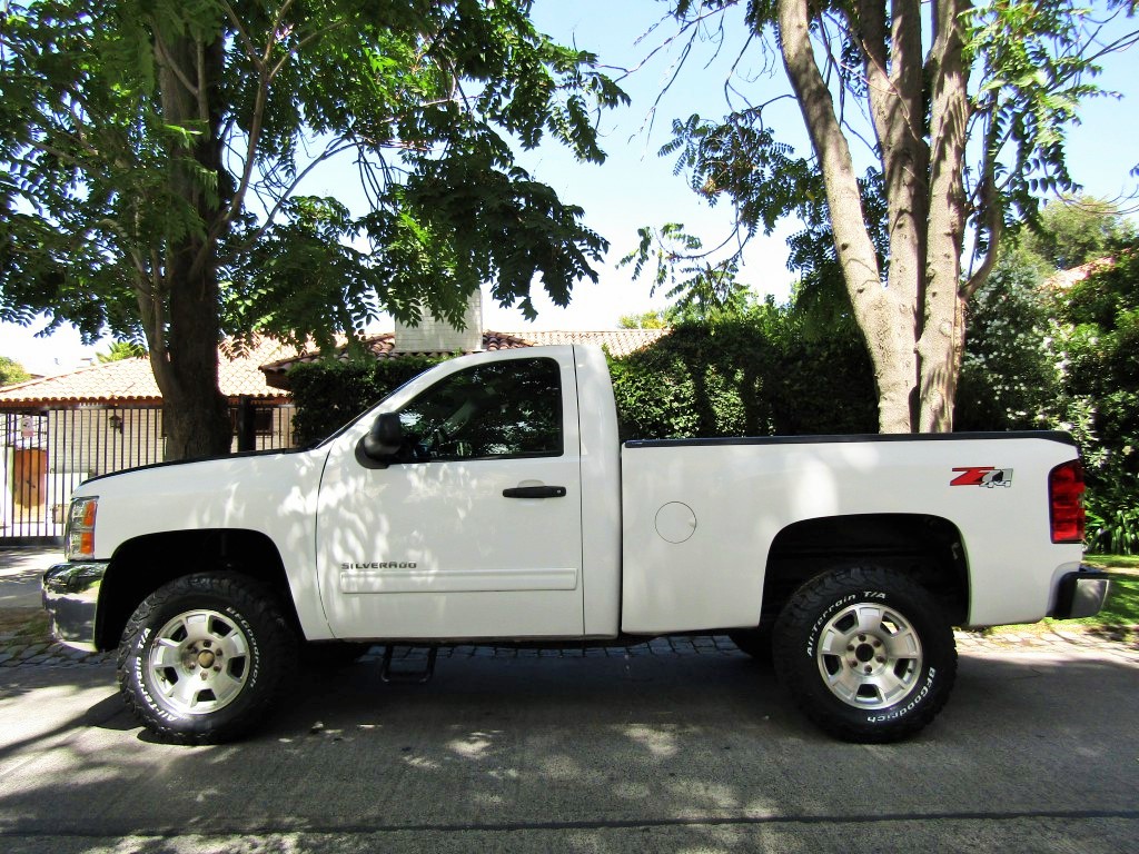 CHEVROLET SILVERADO LT II RC 4WD 5.3 AT 2013 cabina Simple, perfecto estado. 48 mil km.  - JULIO INFANTE