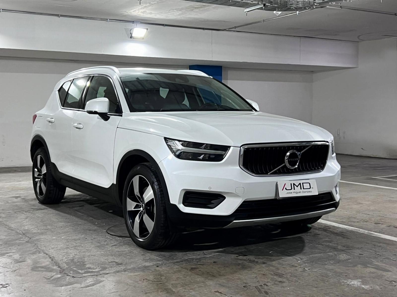 VOLVO XC40 T4 FWD 2.0 2022 MOMENTUM - JMD AUTOS