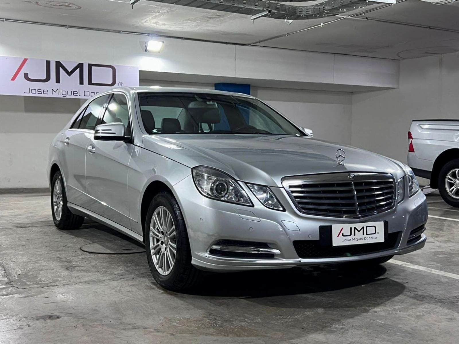 MERCEDES-BENZ E350 ELEGANCE 3.5 2011 MANTENIMIENTO AL DÍA - JMD AUTOS