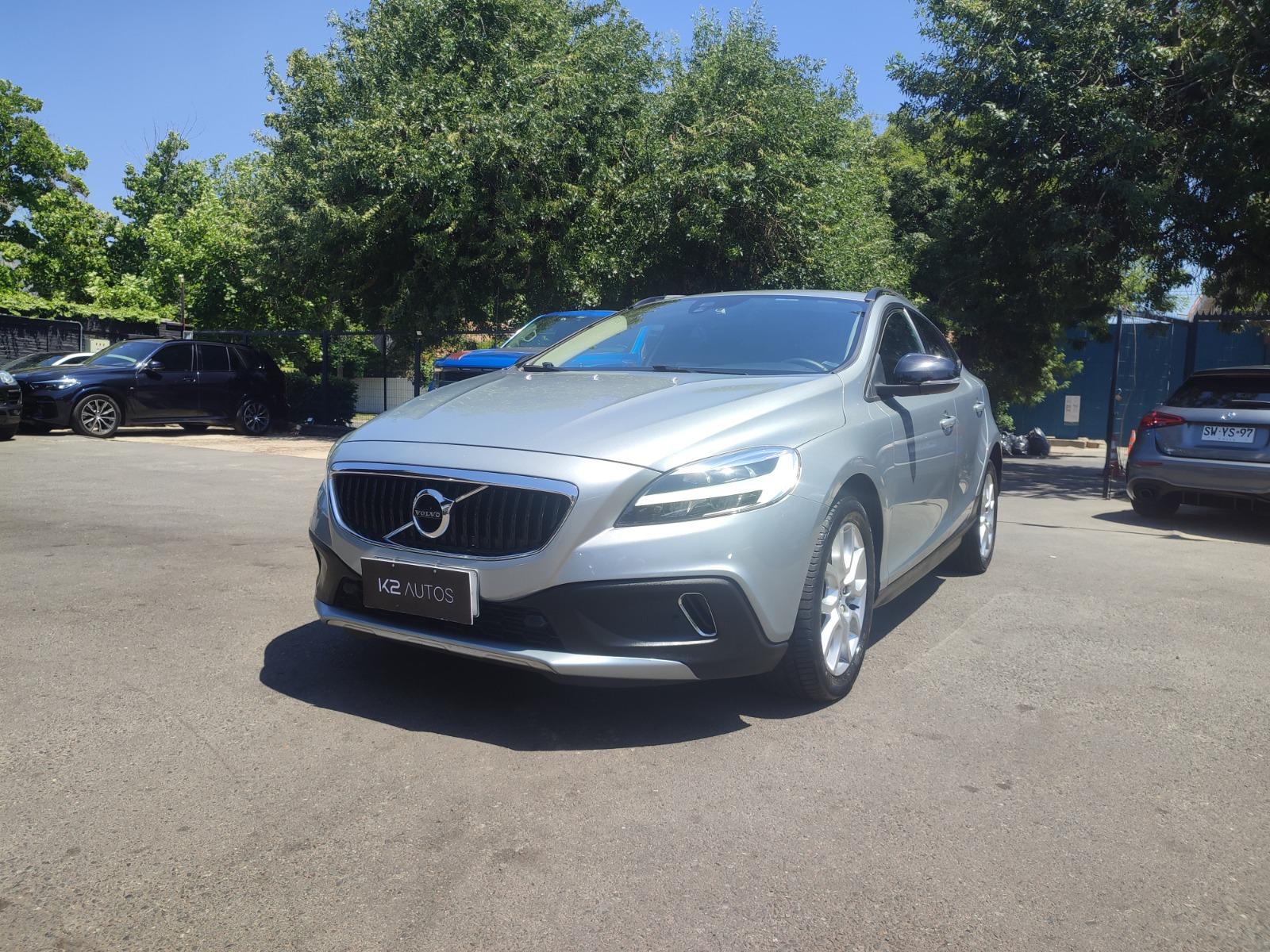 VOLVO V40 CROSSCOUNTRY T5 4WD 2.0 2019 MANTENCIONES AL DIA - 