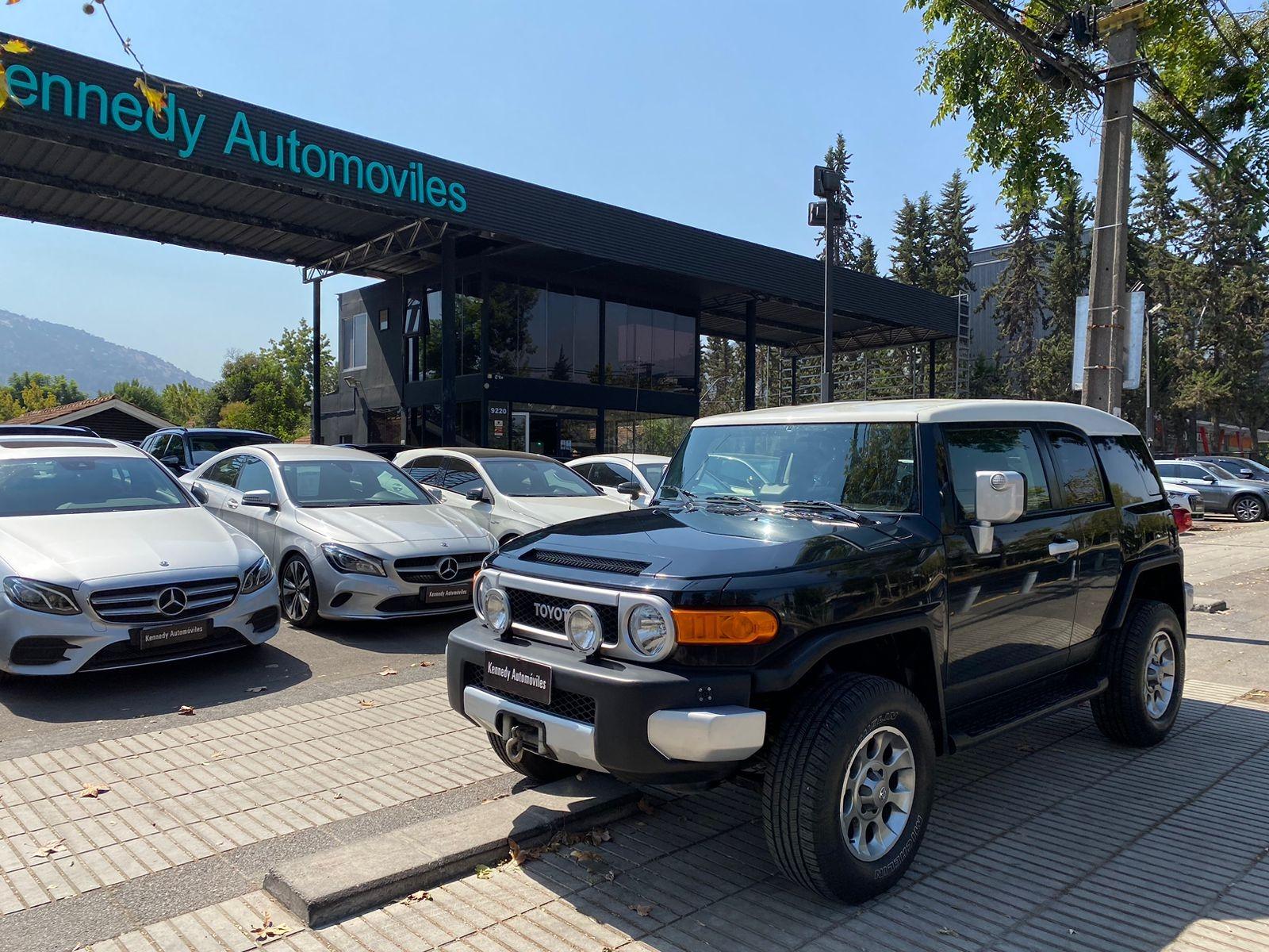 TOYOTA FJ CRUISER 4.0 LTD Auto 4WD  2014 Oportunidad - KENNEDY AUTOMOVILES