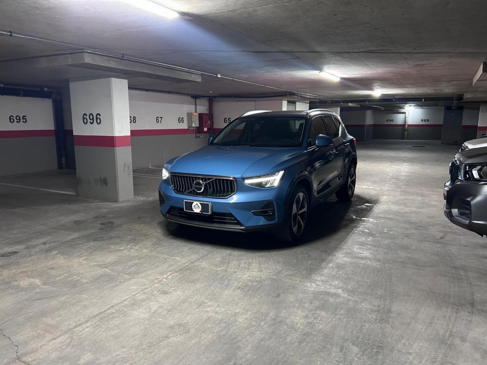 VOLVO XC40 B4 Plus 2023 Mild Hybrid 2.0 - FULL MOTOR