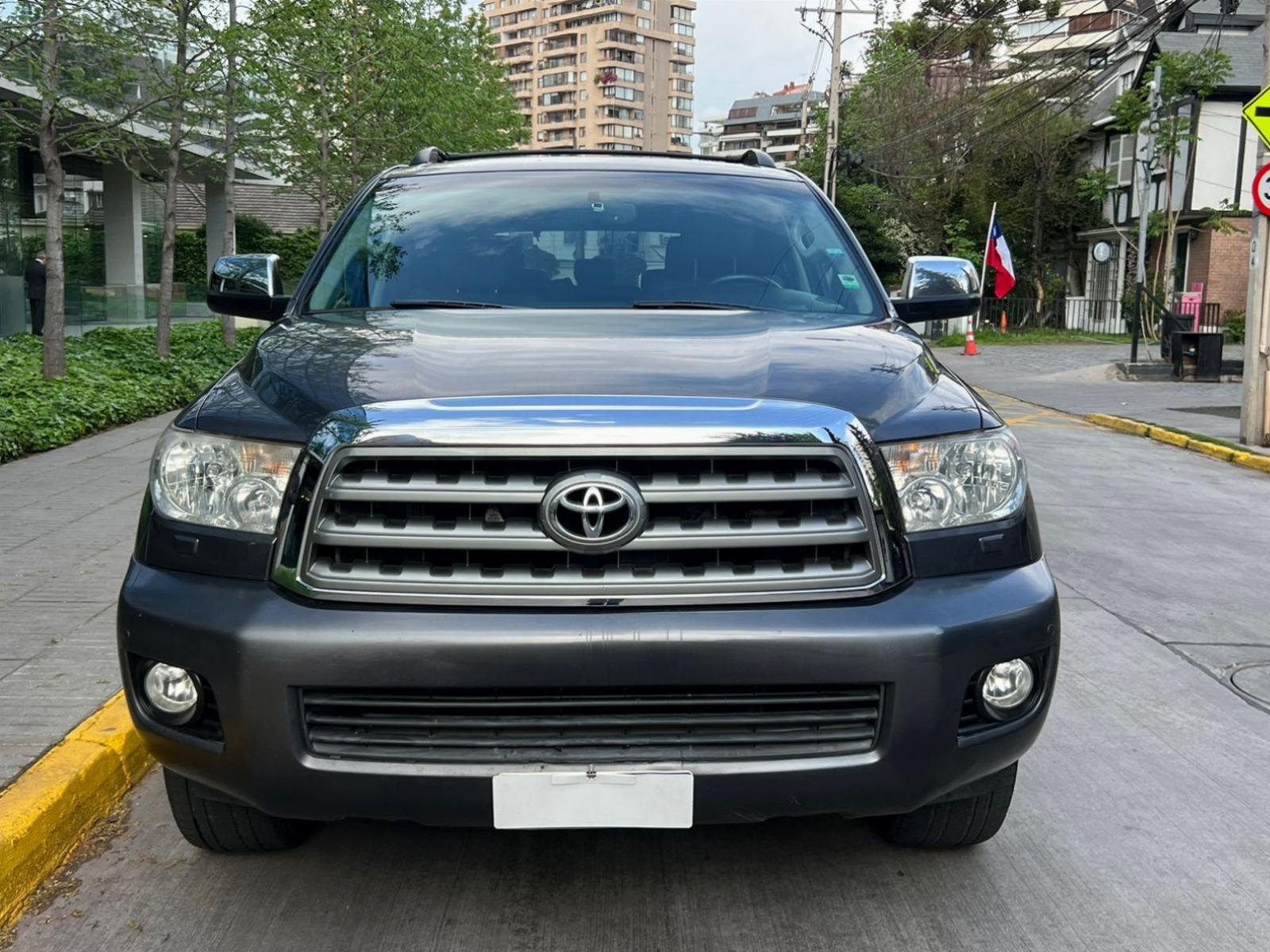 TOYOTA SEQUOIA LIMITED 5.7 2014 TRES CORRIDAS DE ASIENTOS 4x4 - FULL MOTOR